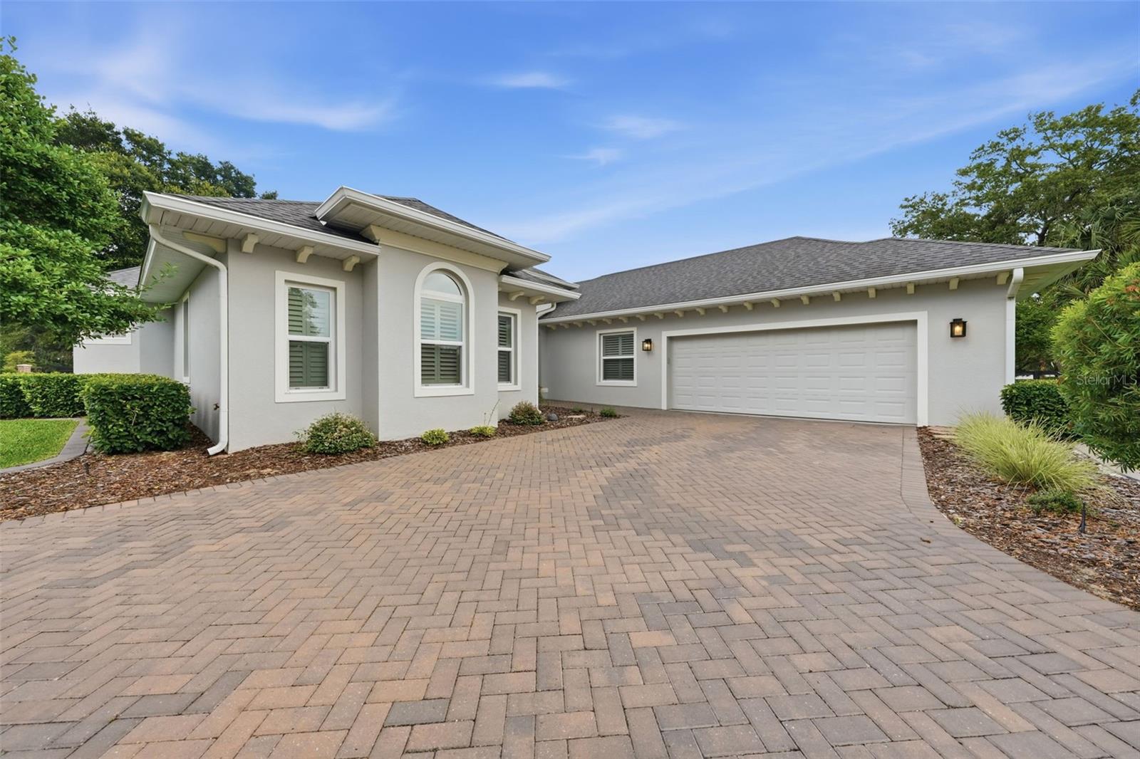 5066 GREENS DR — photo 3