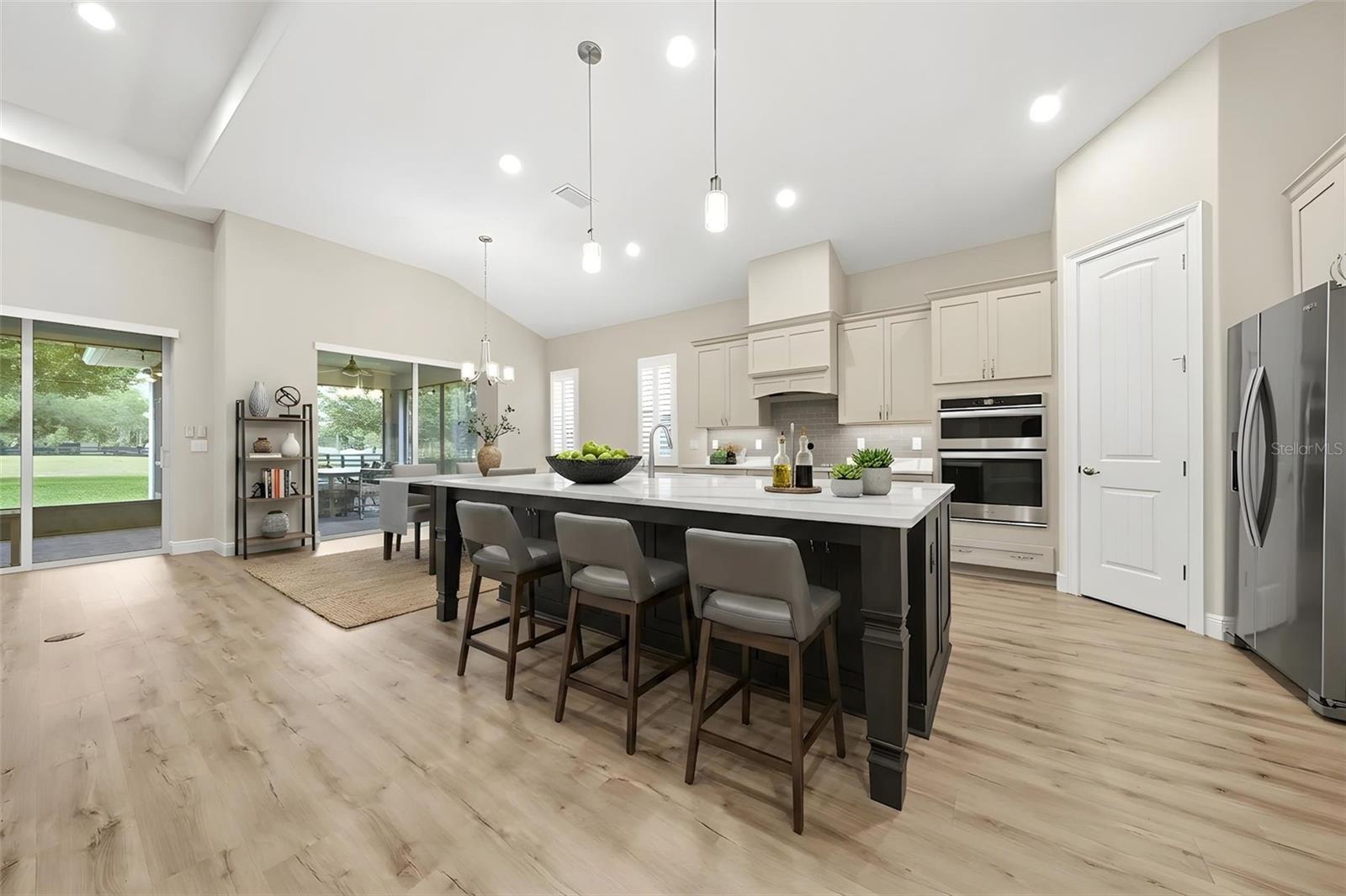 5066 GREENS DR — photo 8