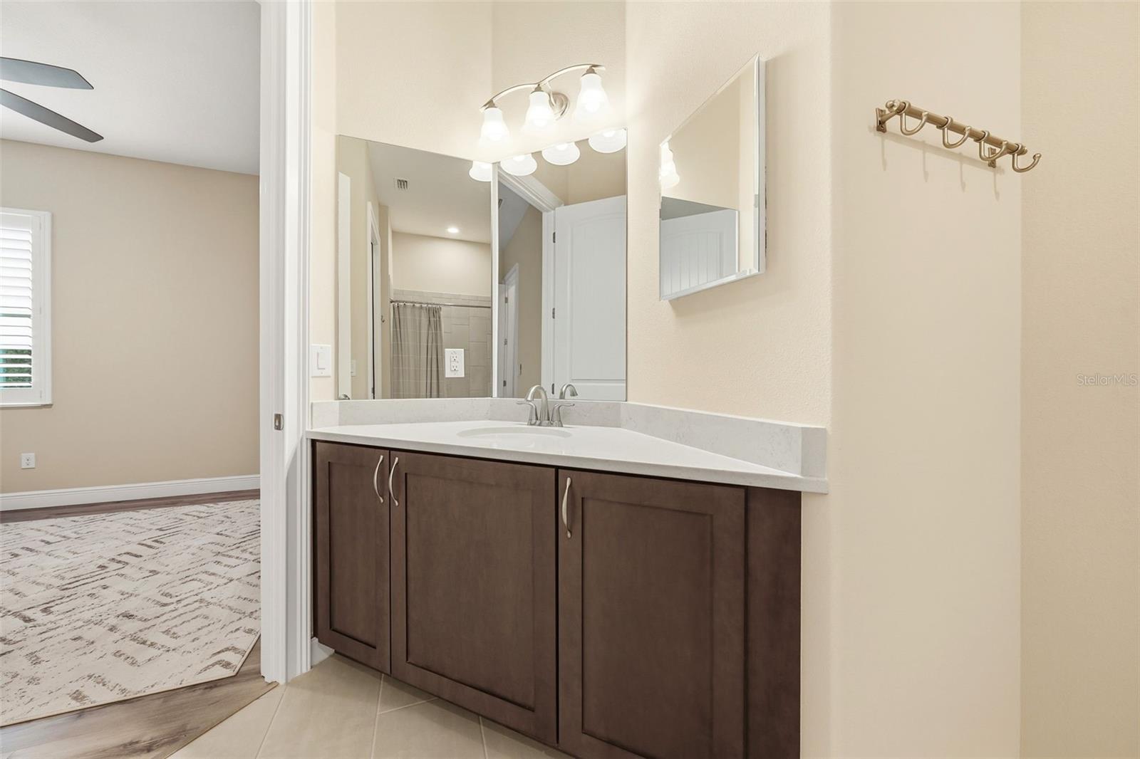 5066 GREENS DR — photo 33