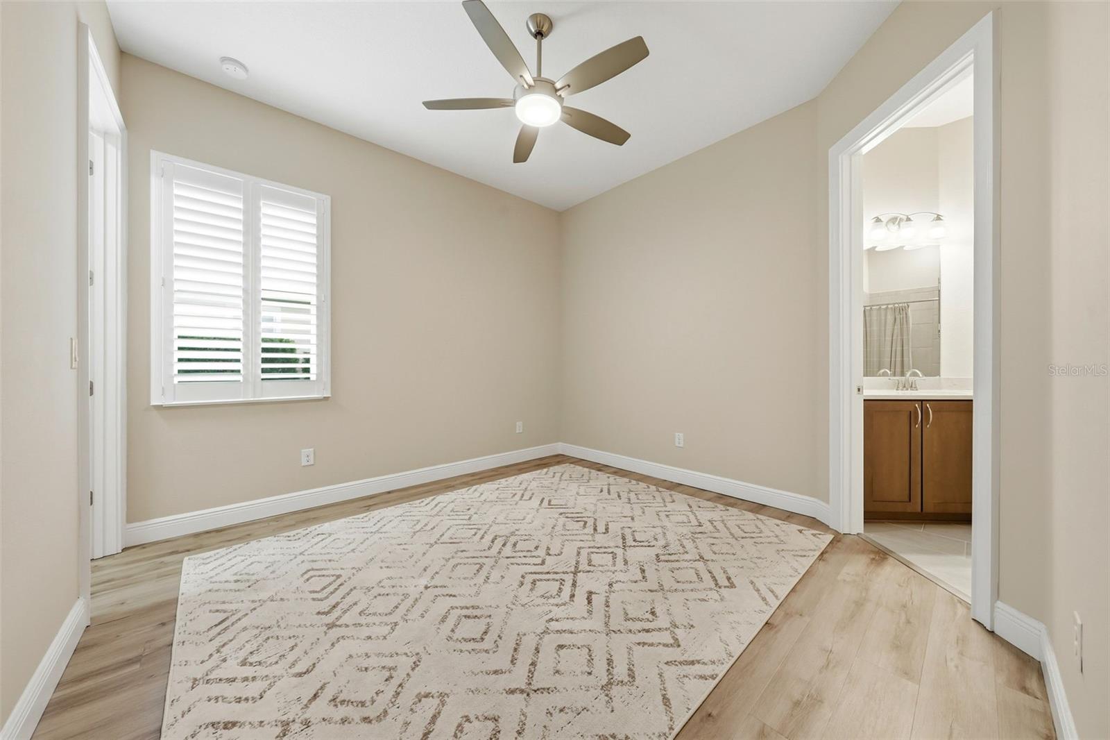 5066 GREENS DR — photo 35