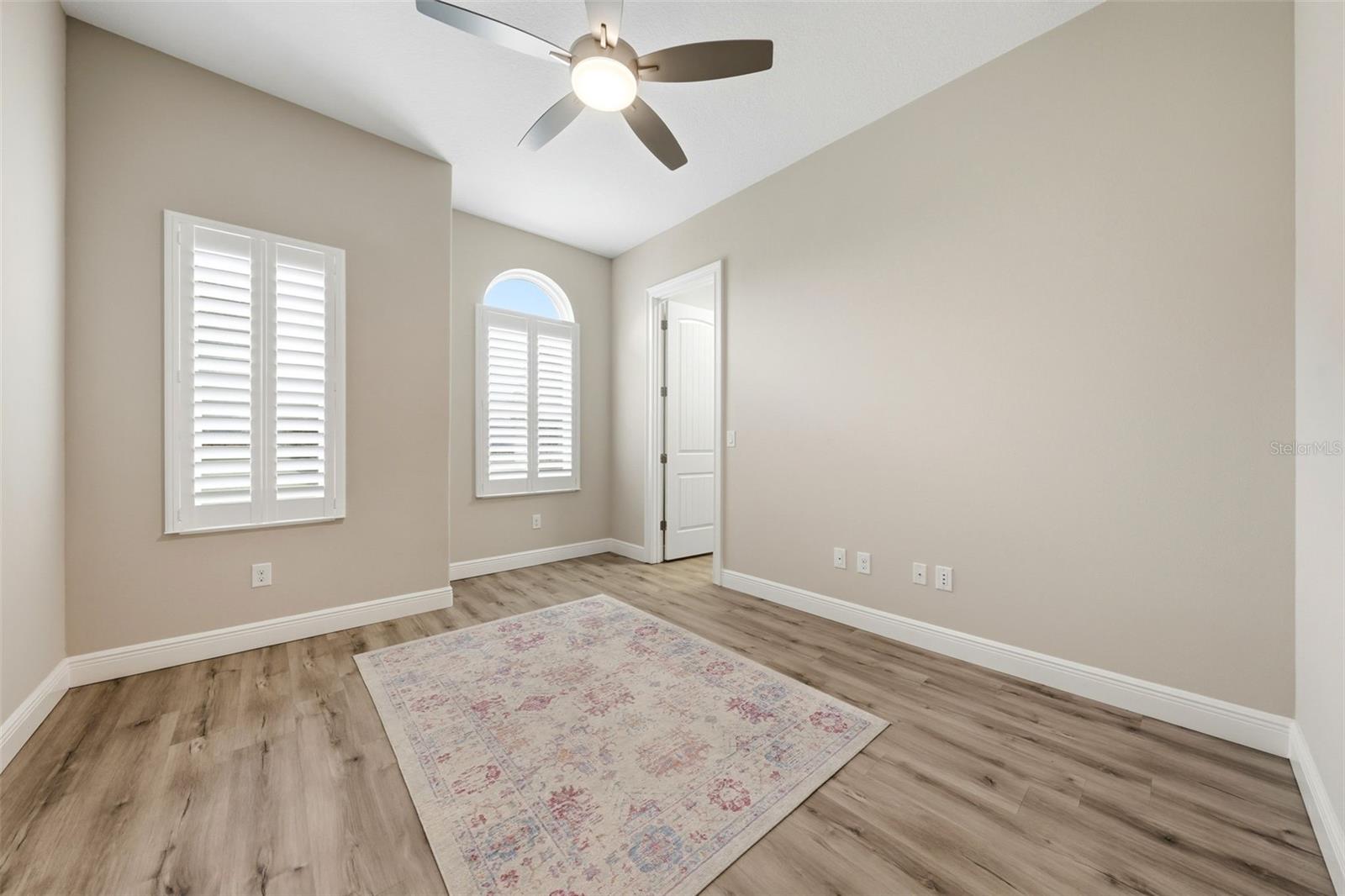 5066 GREENS DR — photo 36