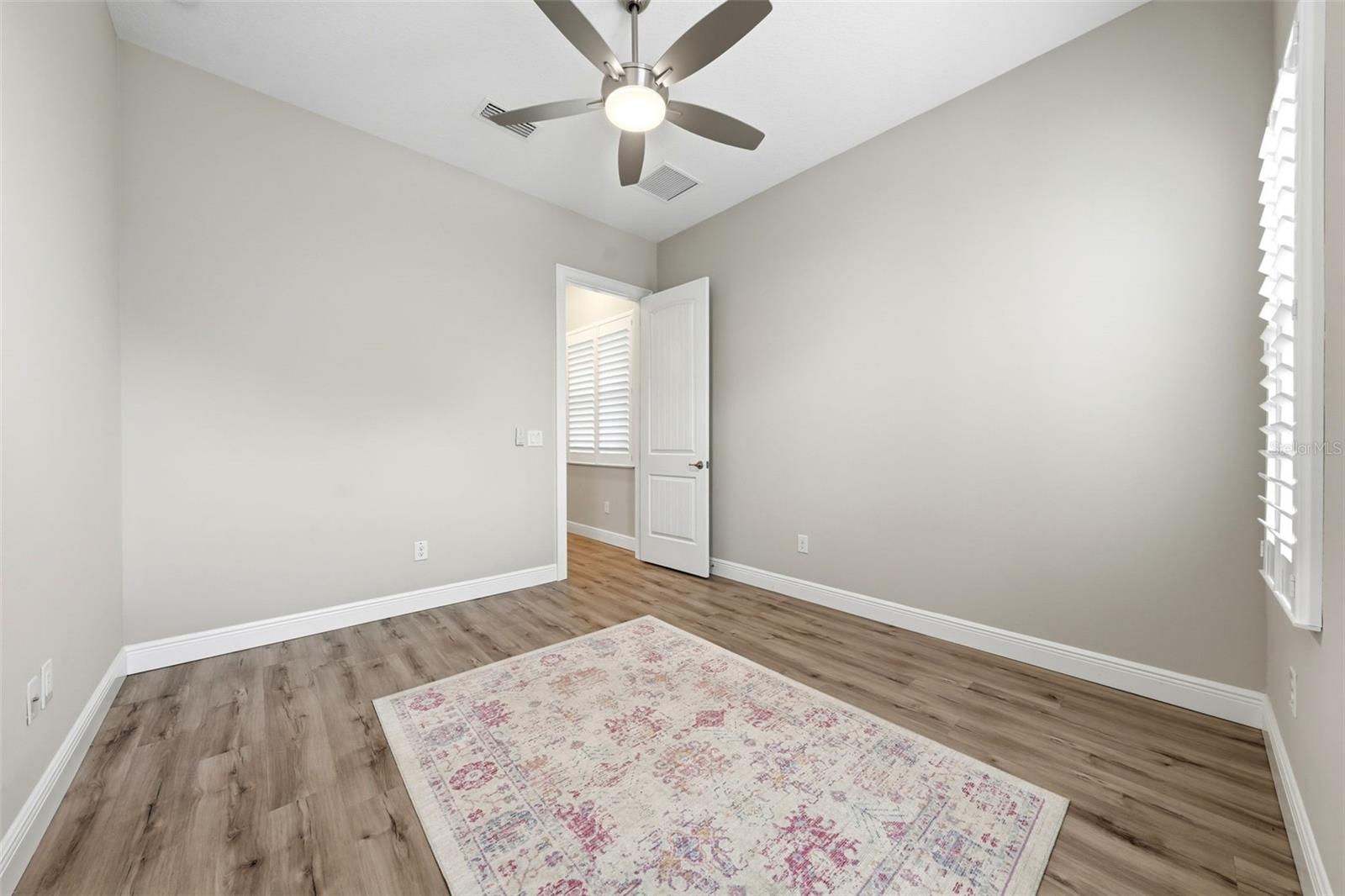 5066 GREENS DR — photo 37
