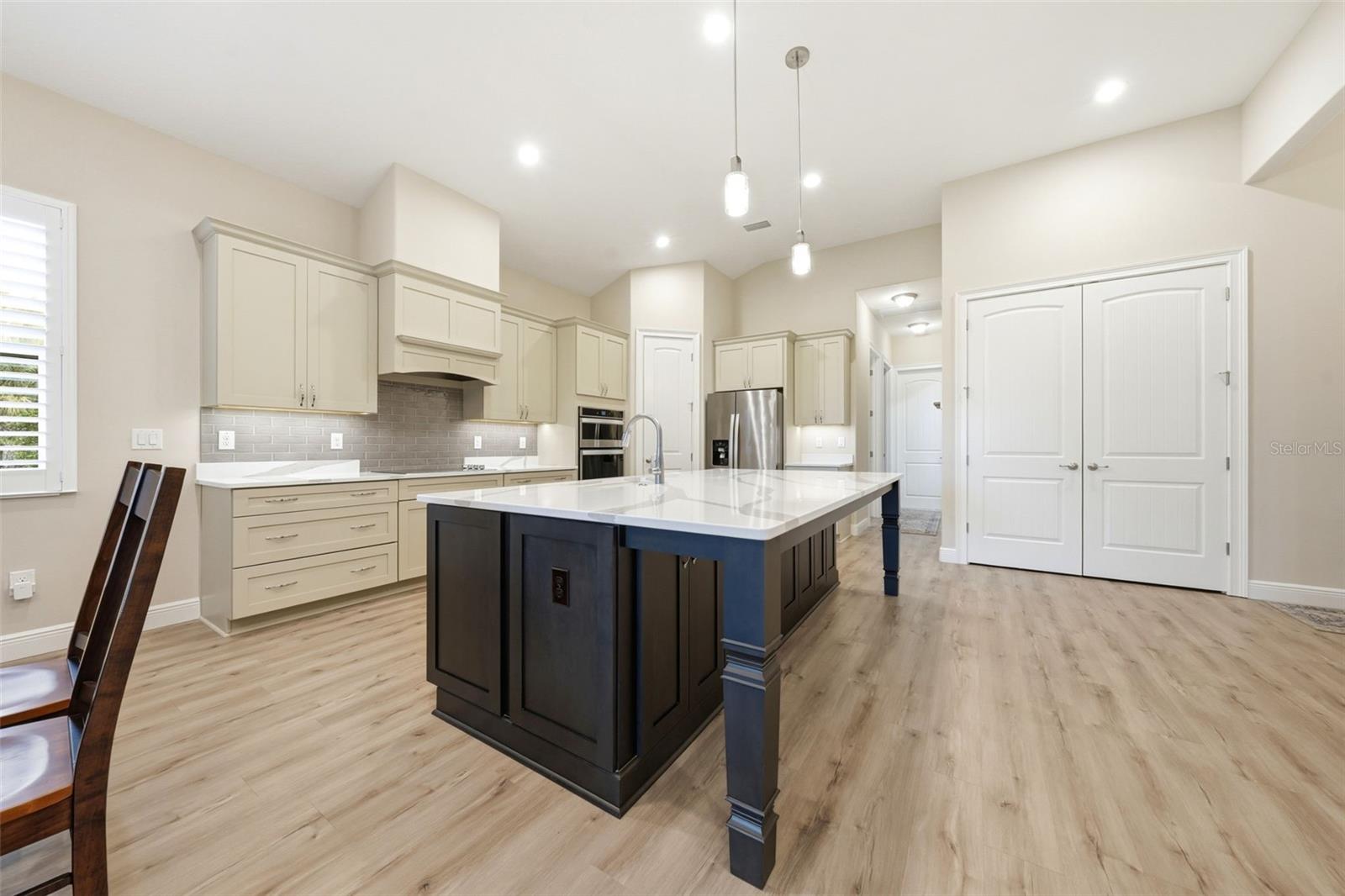 5066 GREENS DR — photo 41