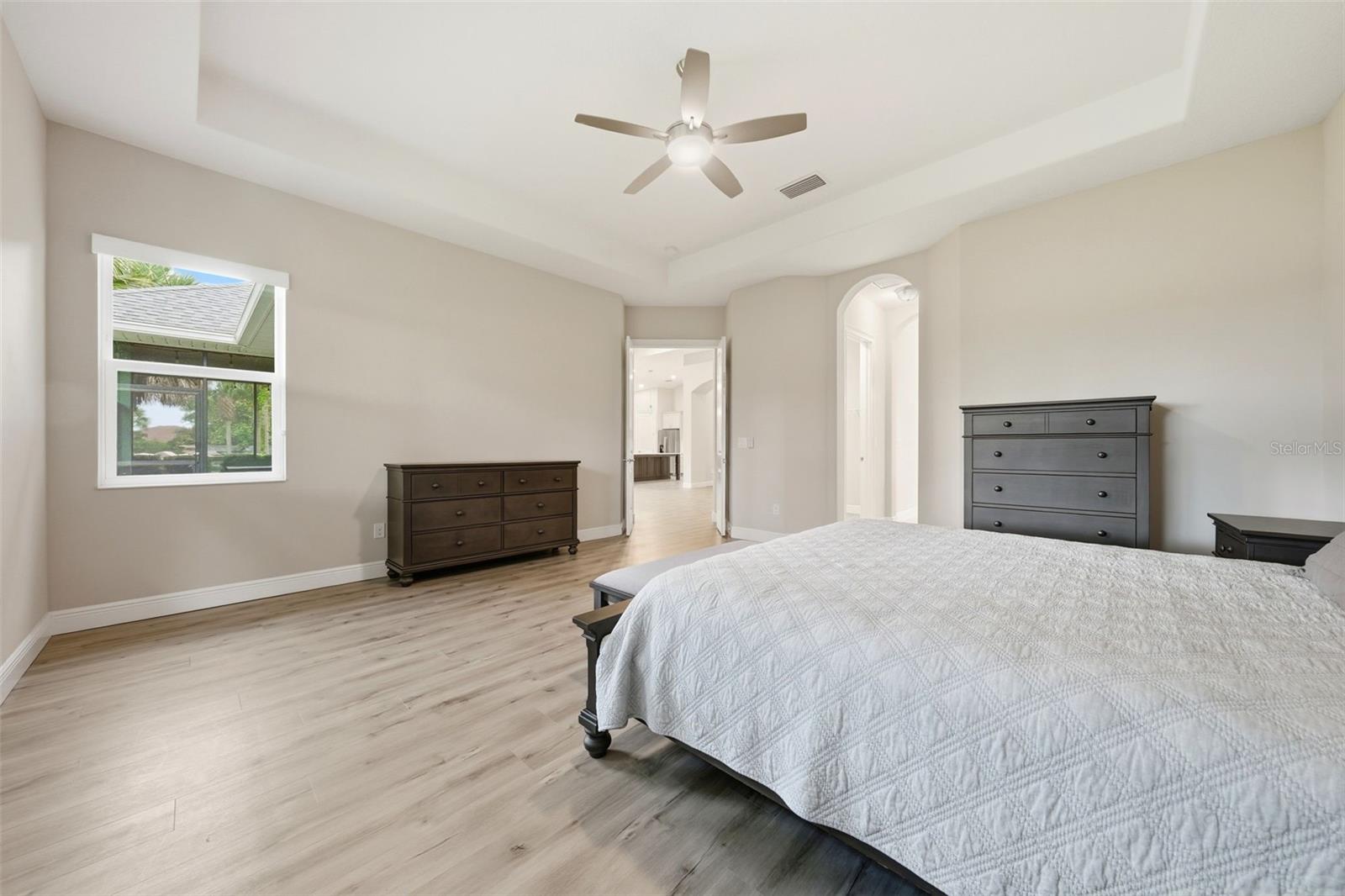5066 GREENS DR — photo 47