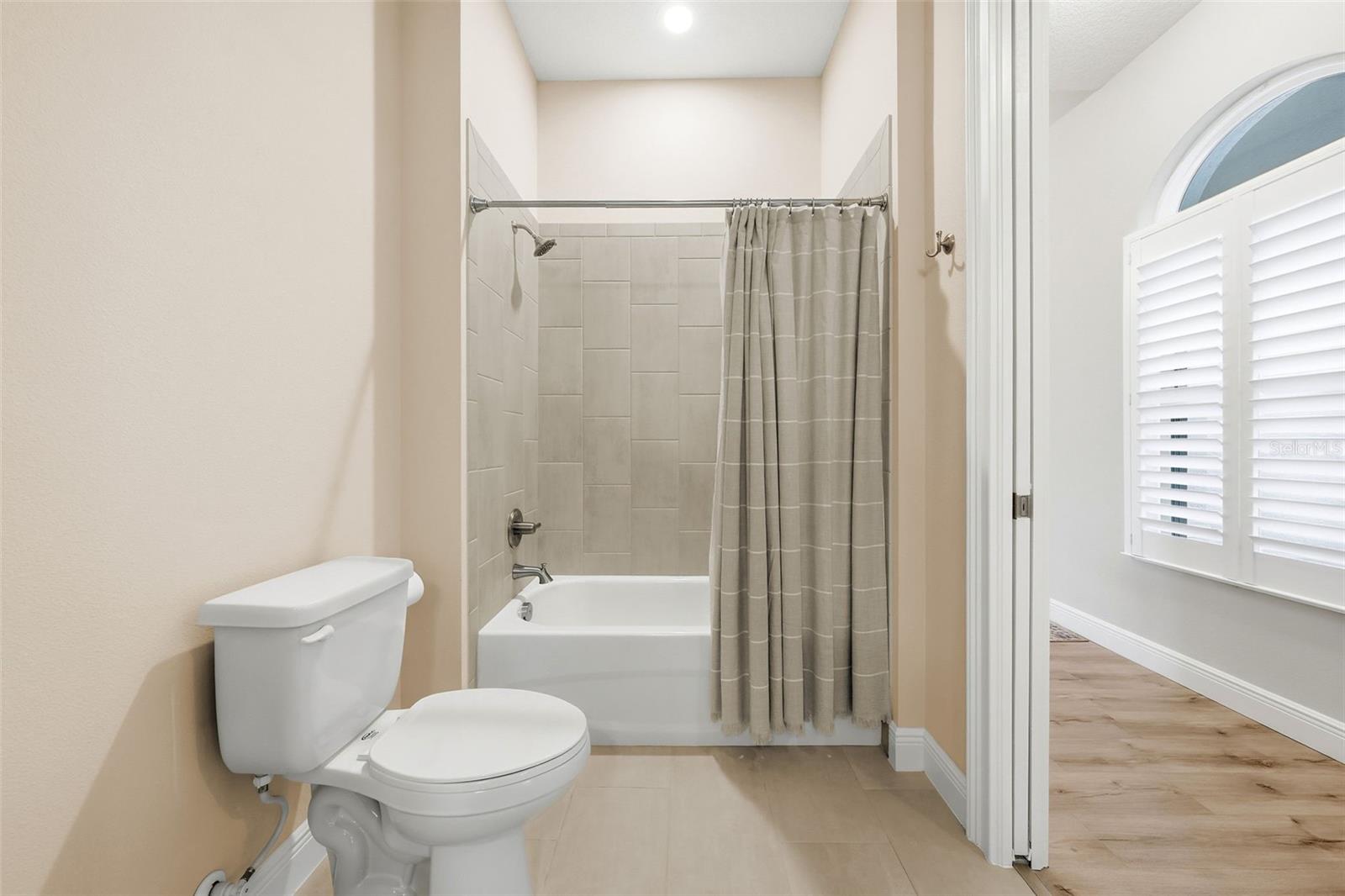 5066 GREENS DR — photo 63