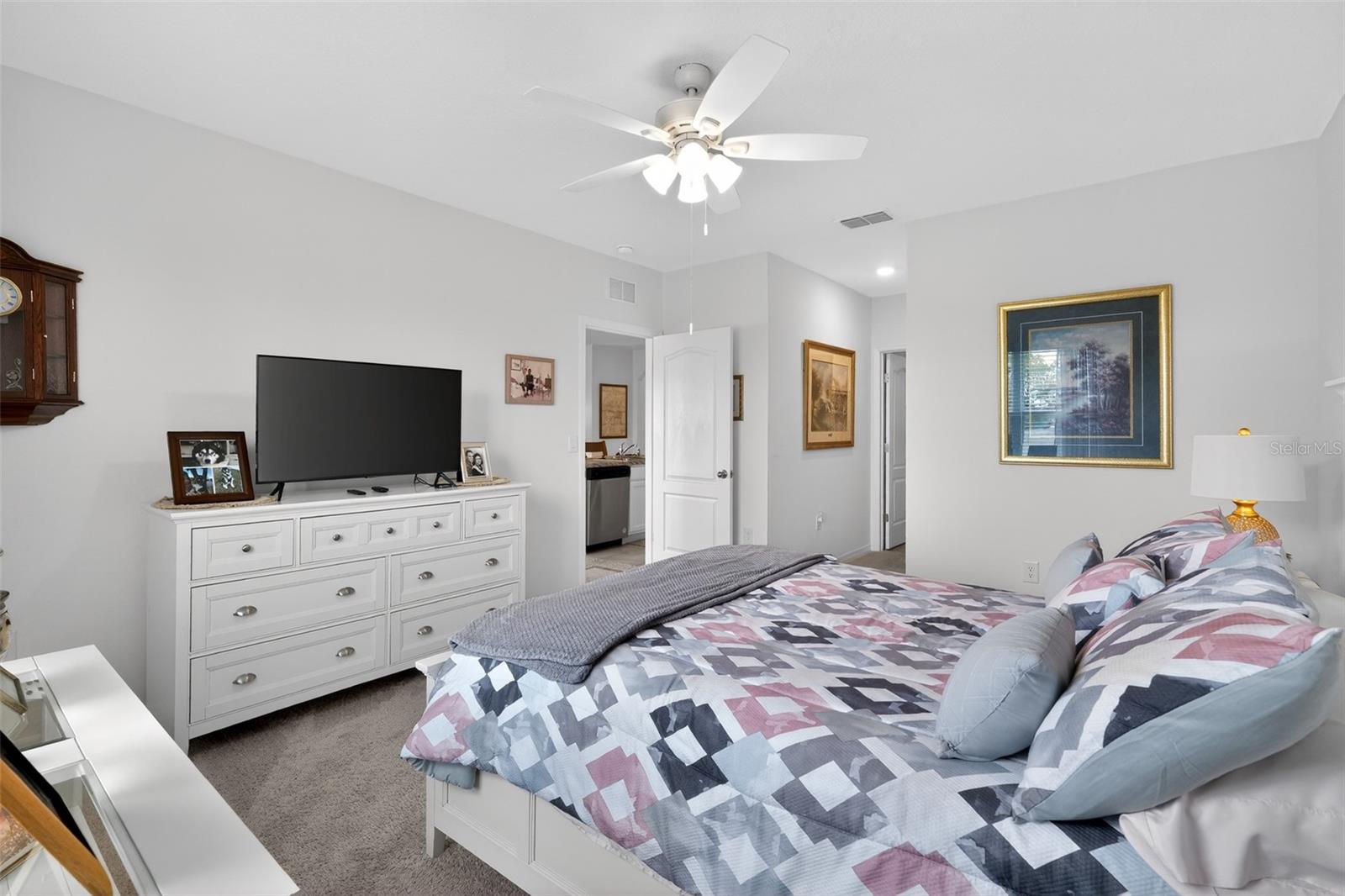 524 BOARDWALK AVE — photo 17