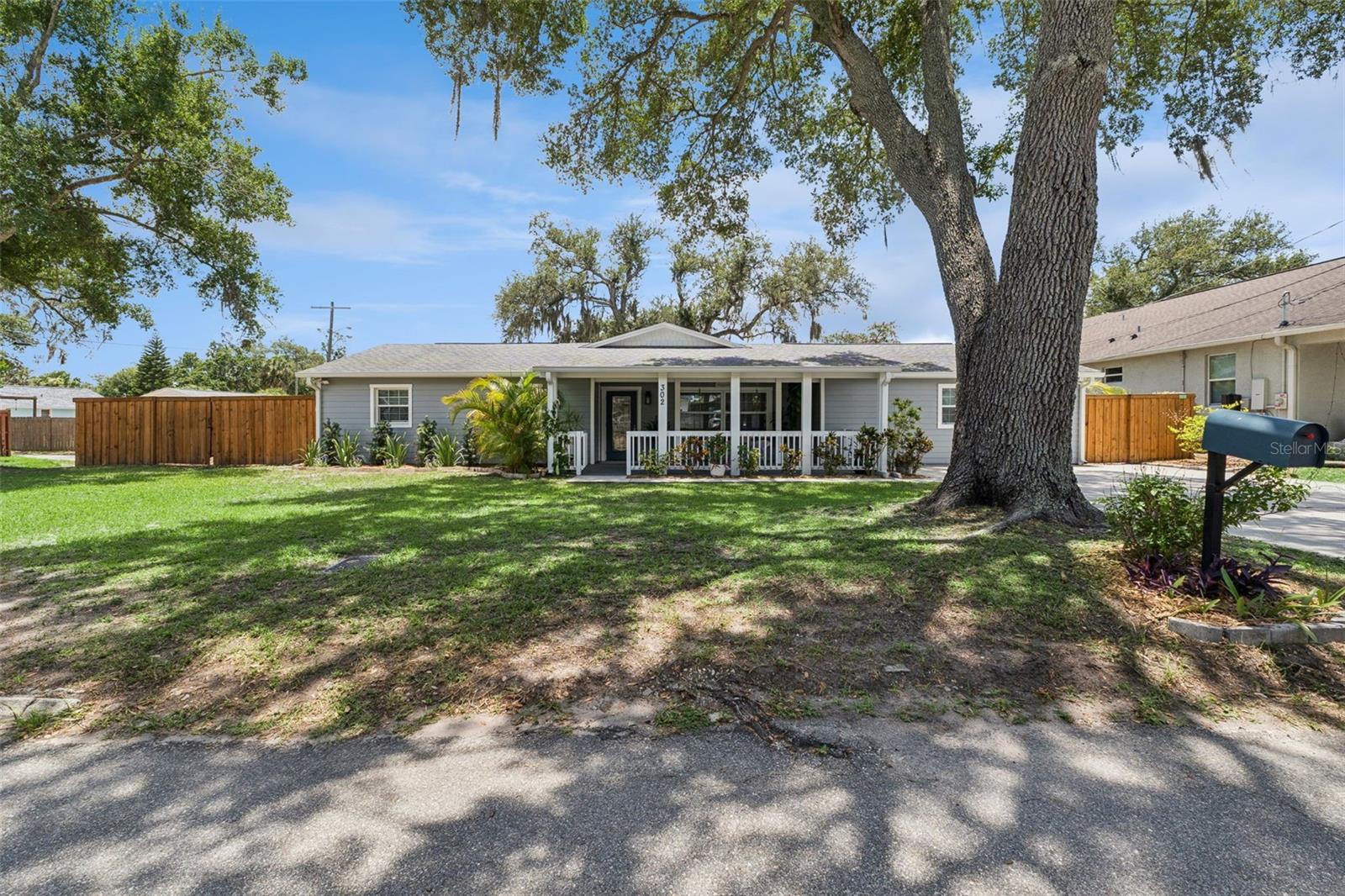 302 W COMANCHE AVE photo