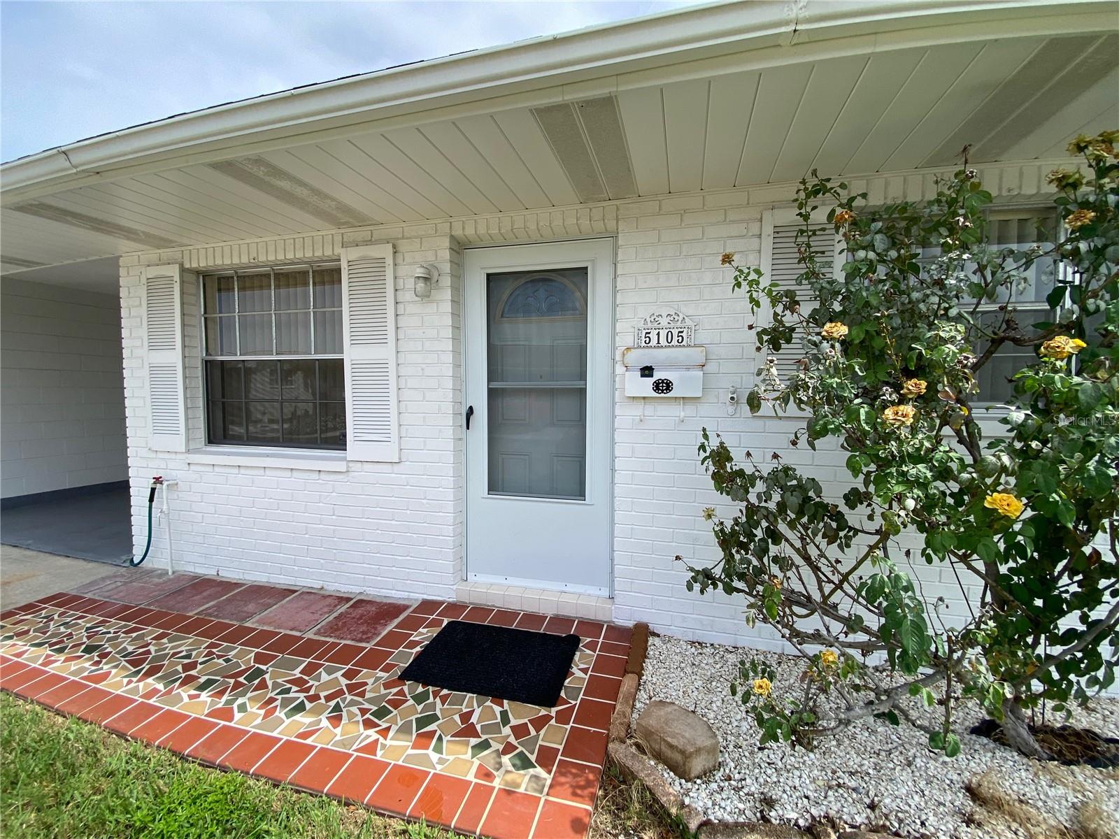 5105 ROSE PL N — photo 4