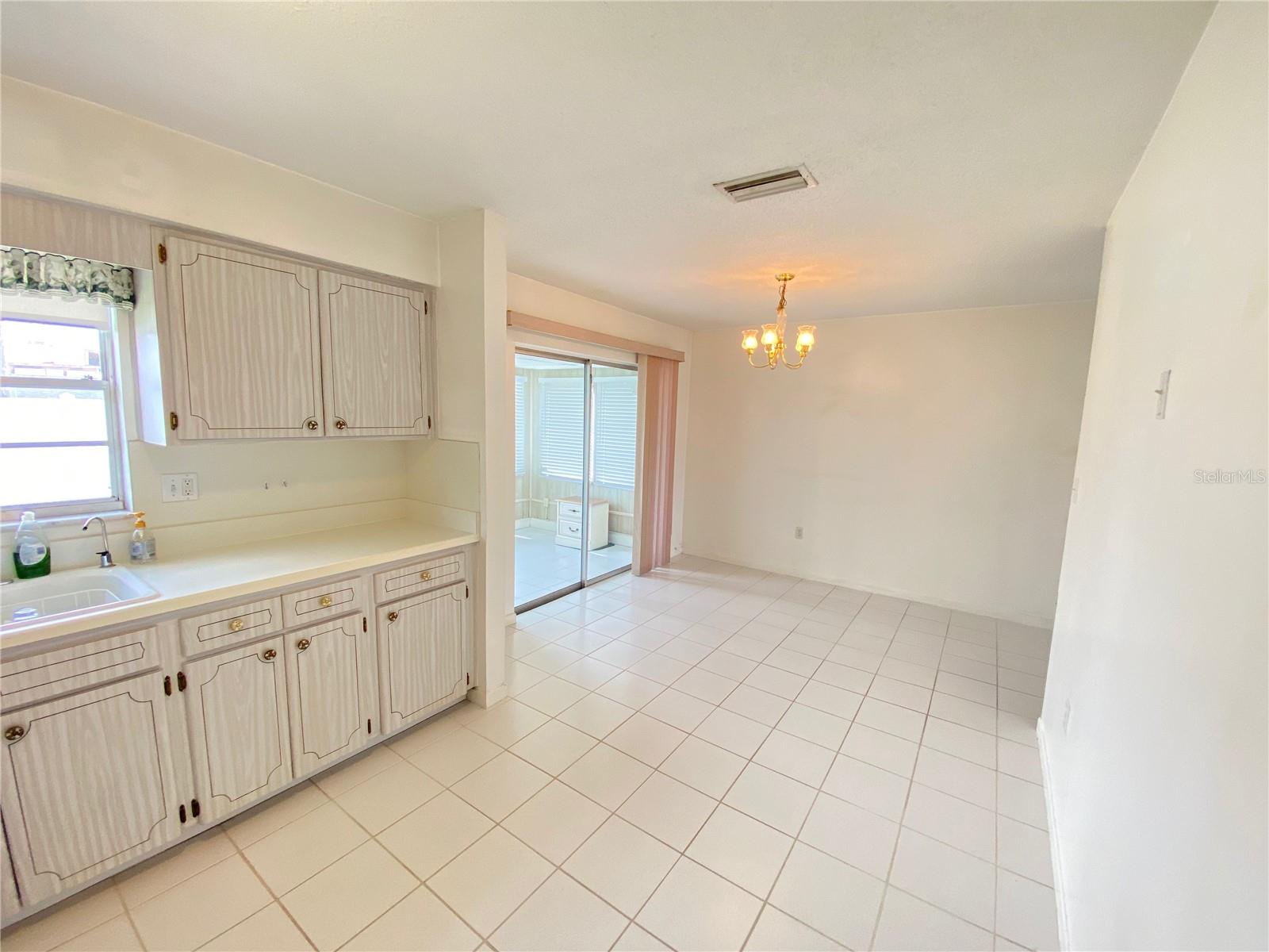 5105 ROSE PL N — photo 21