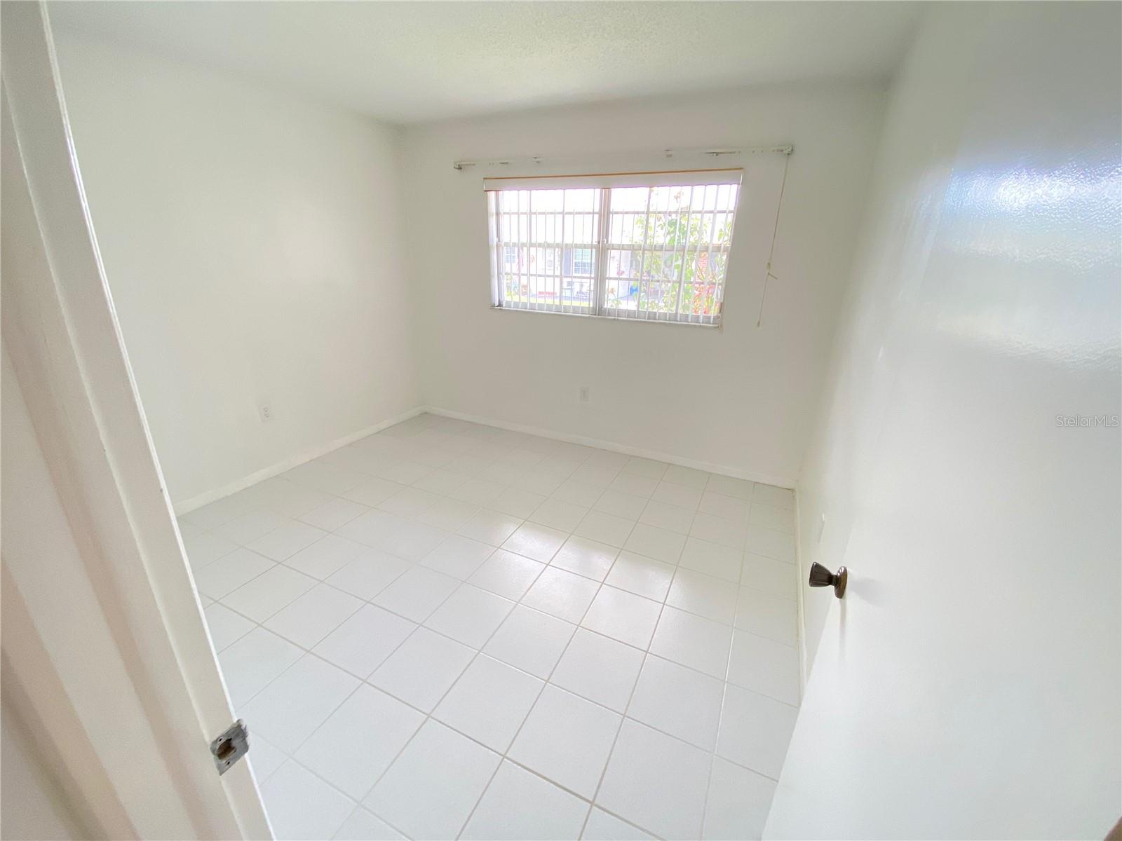 5105 ROSE PL N — photo 33