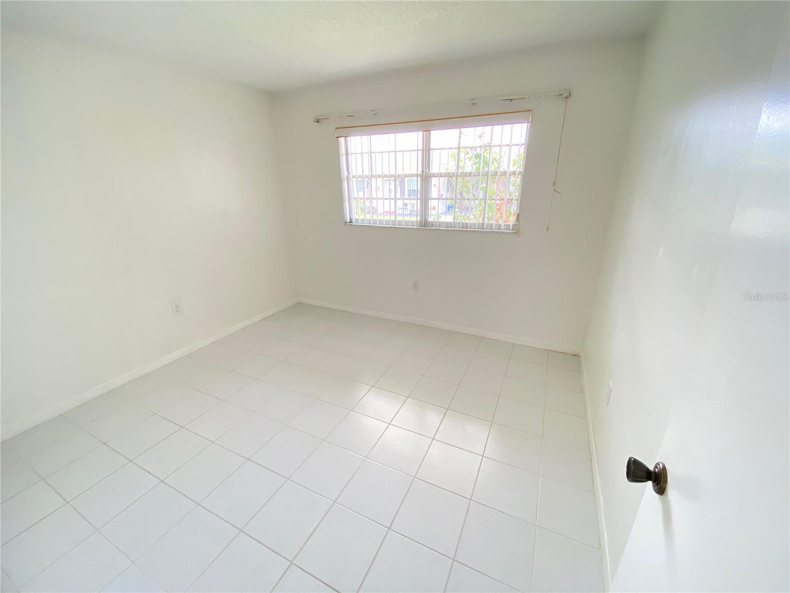 5105 ROSE PL N — photo 34