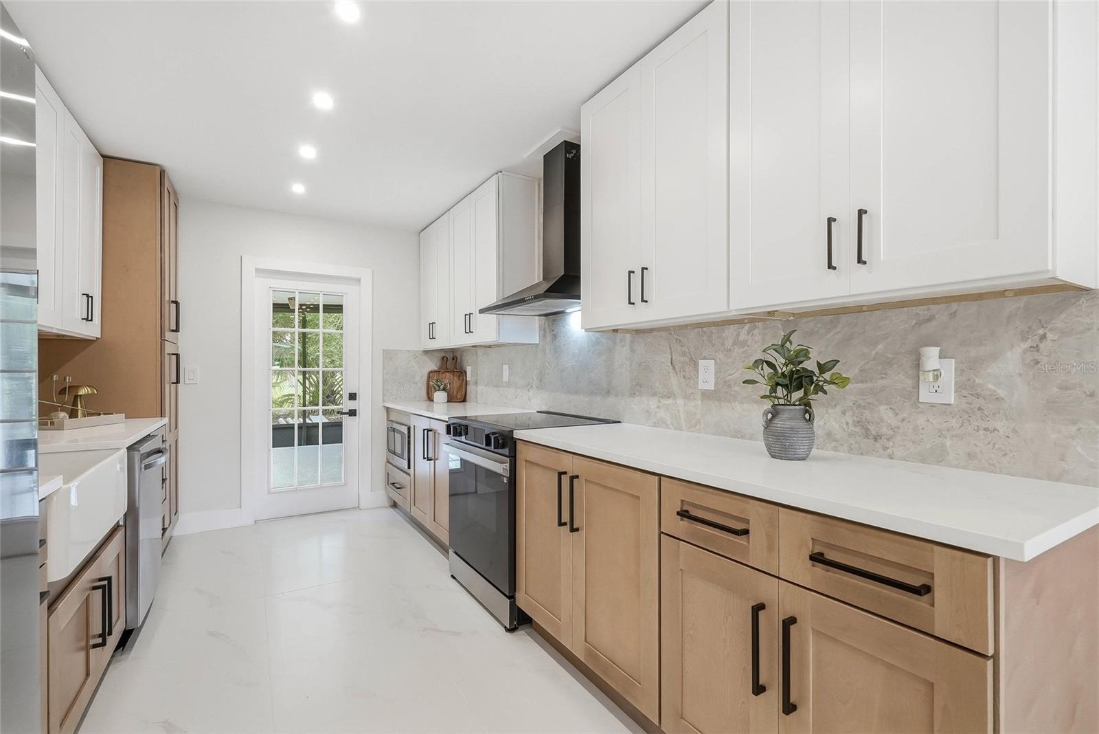 8118 TANGLEWOOD LN — photo 5