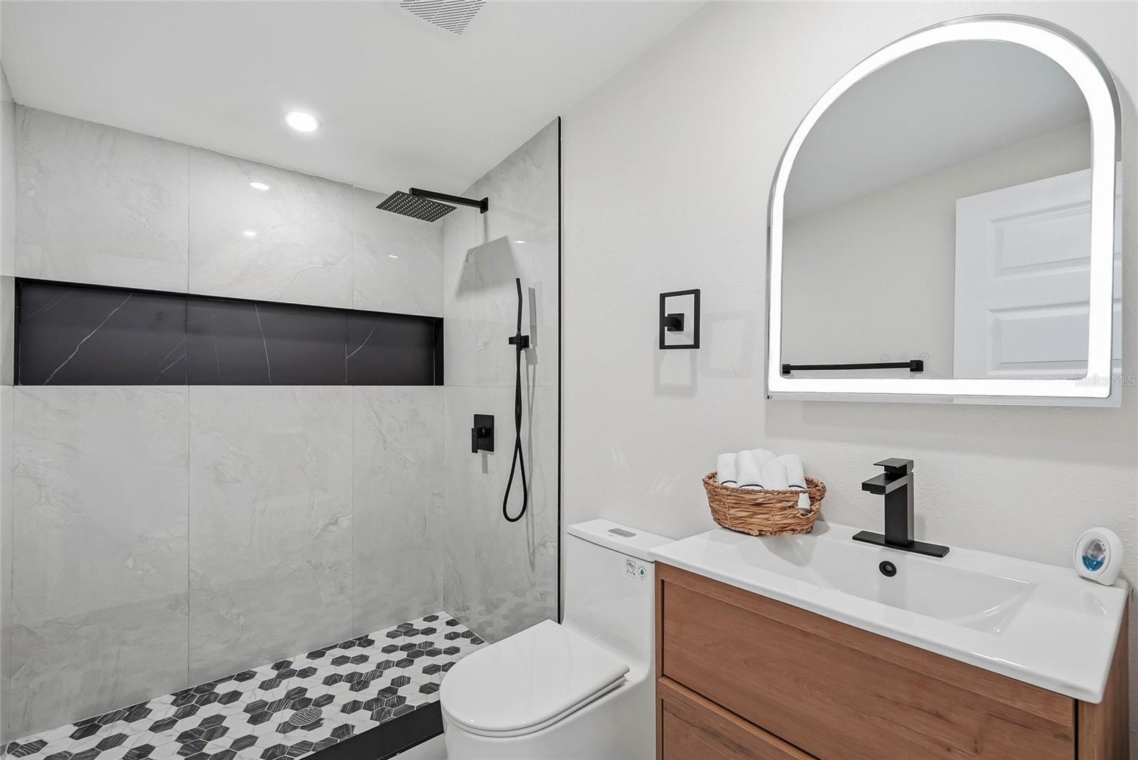 8118 TANGLEWOOD LN — photo 16