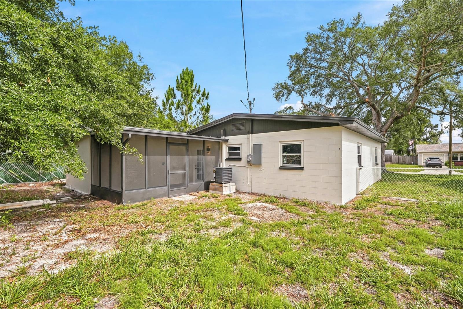 8118 TANGLEWOOD LN — photo 31