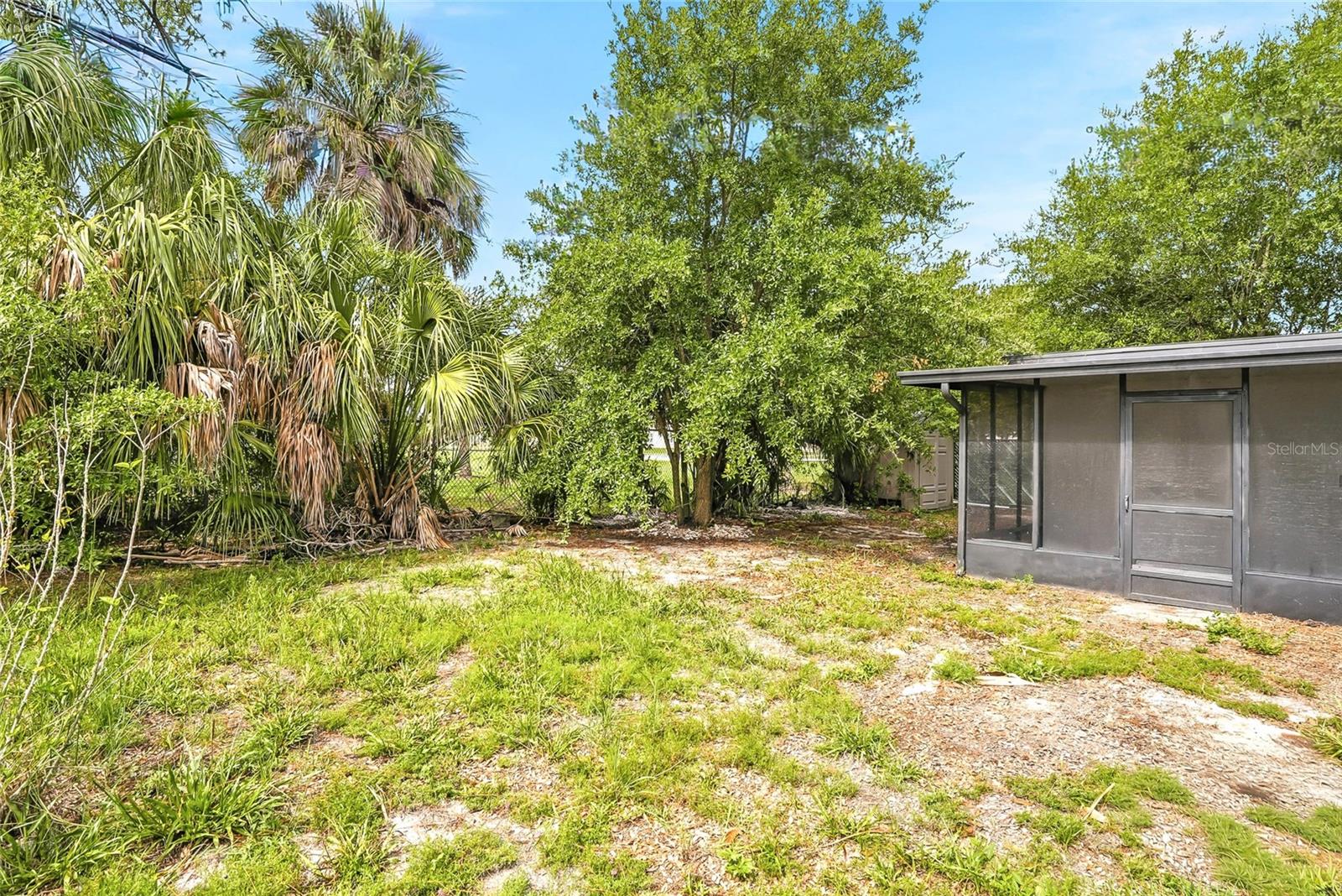 8118 TANGLEWOOD LN — photo 34