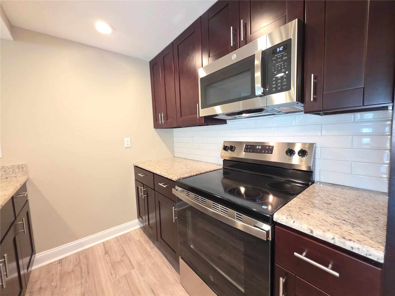 2599 COUNTRYSIDE BLVD #117 — photo 4