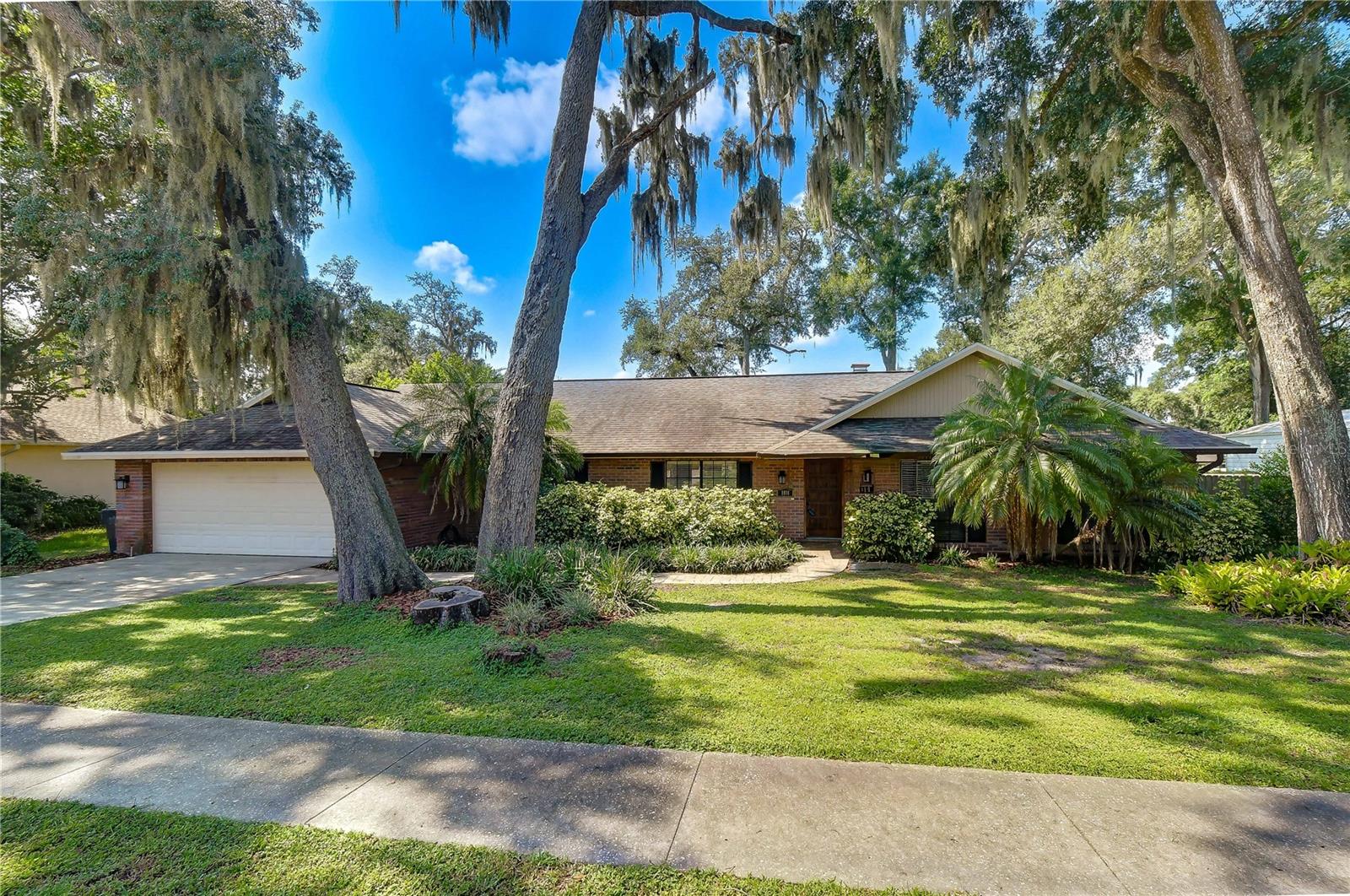 1101 OAKRIDGE MANOR DR photo