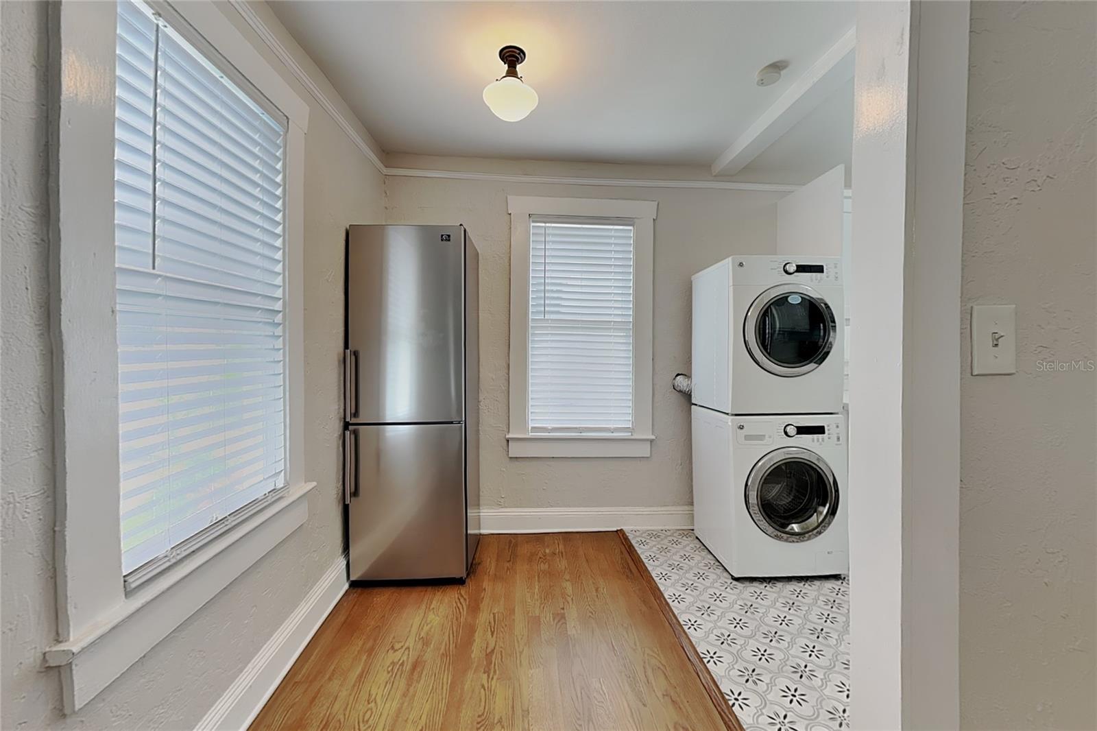 807 1/2 S FREMONT AVE ##Upper — photo 4