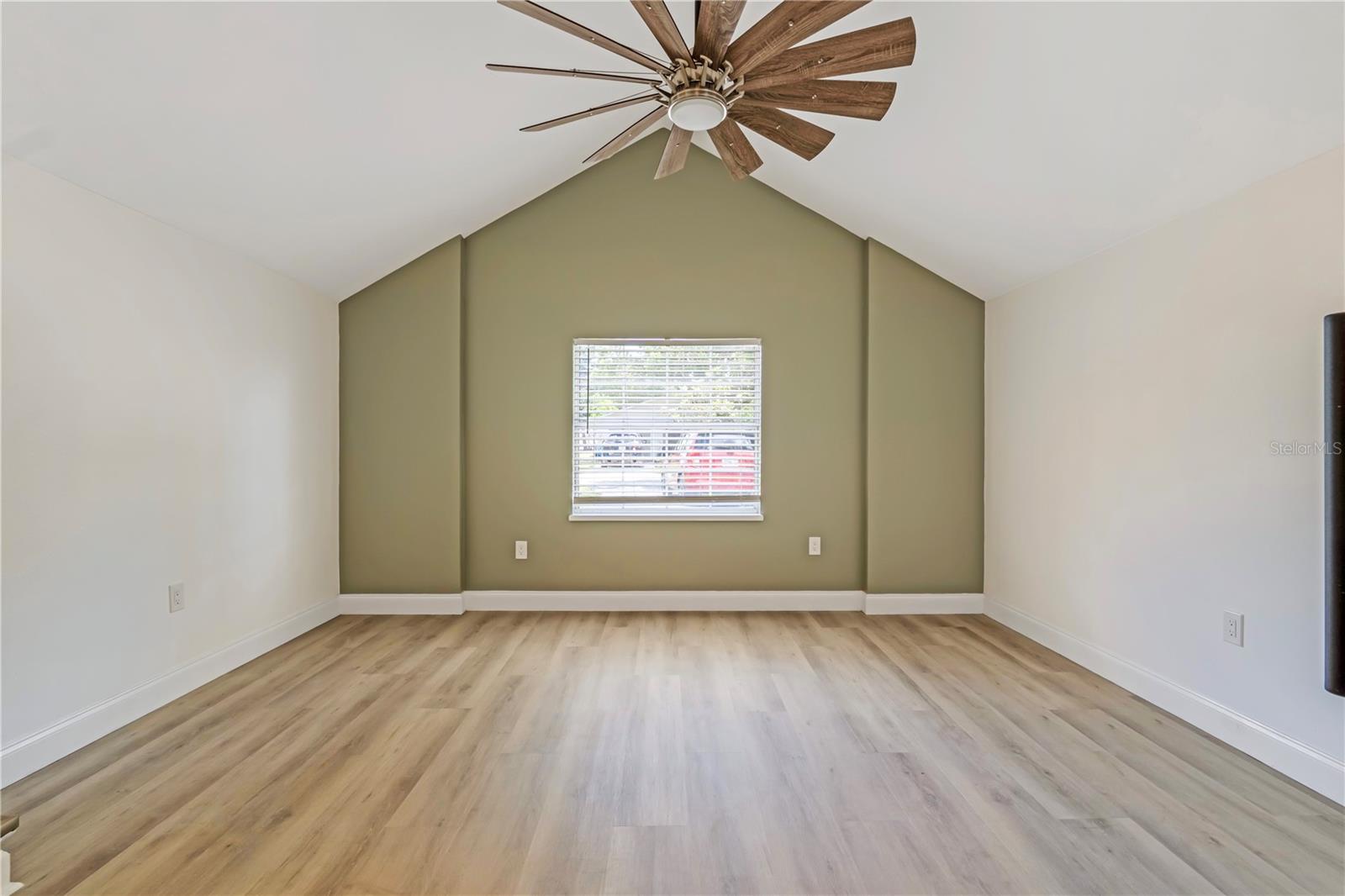 305 S ROSSITER ST — photo 8