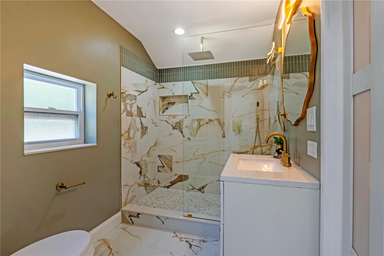 305 S ROSSITER ST — photo 11
