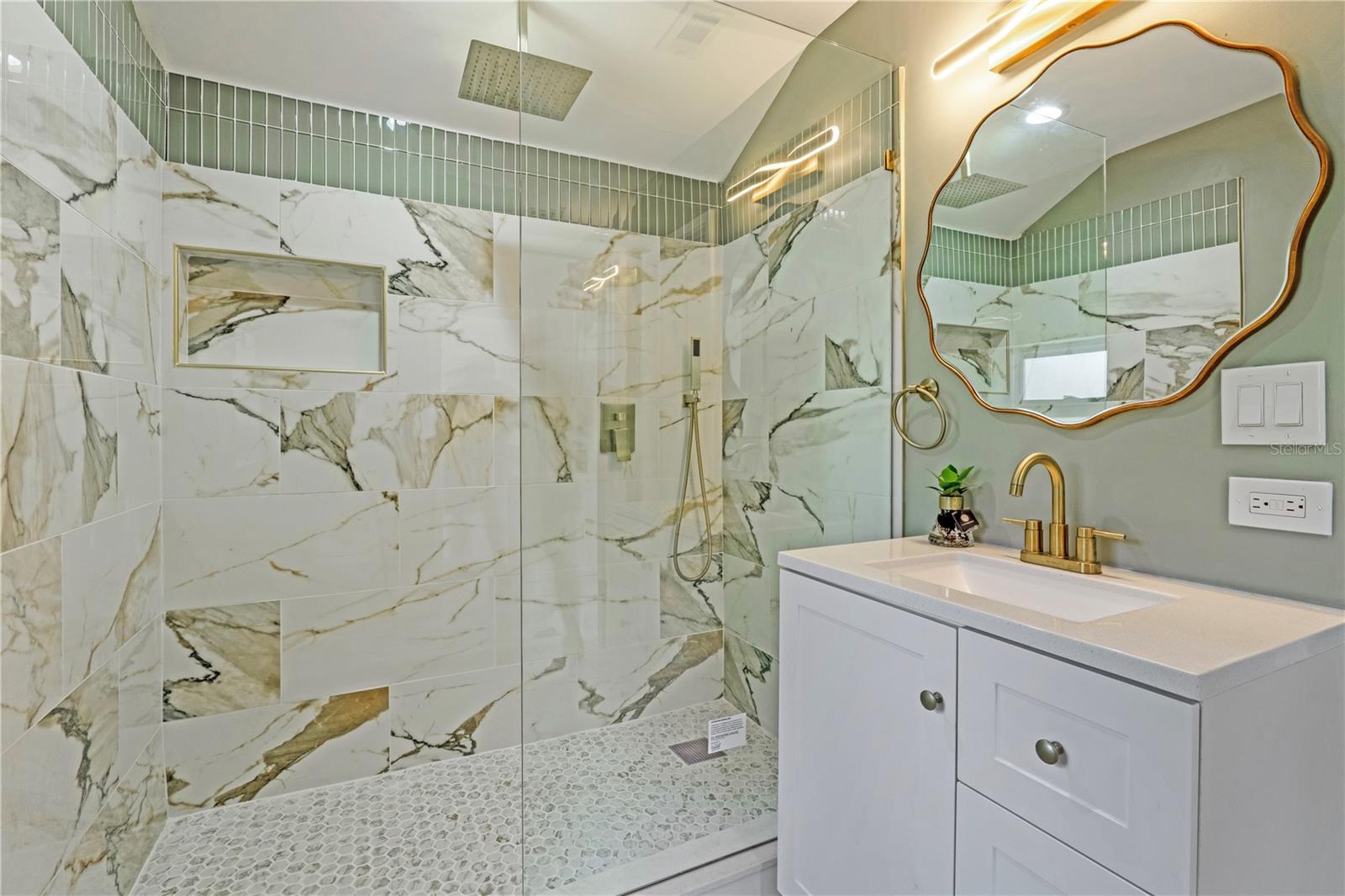305 S ROSSITER ST — photo 12