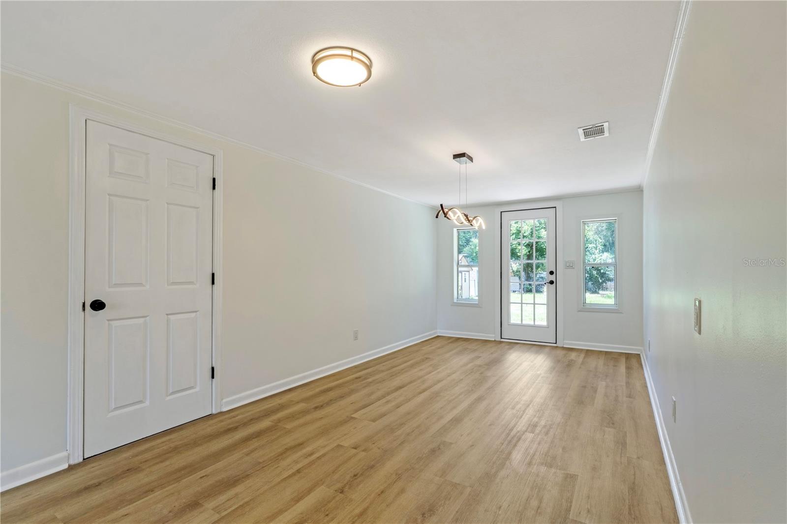 305 S ROSSITER ST — photo 14