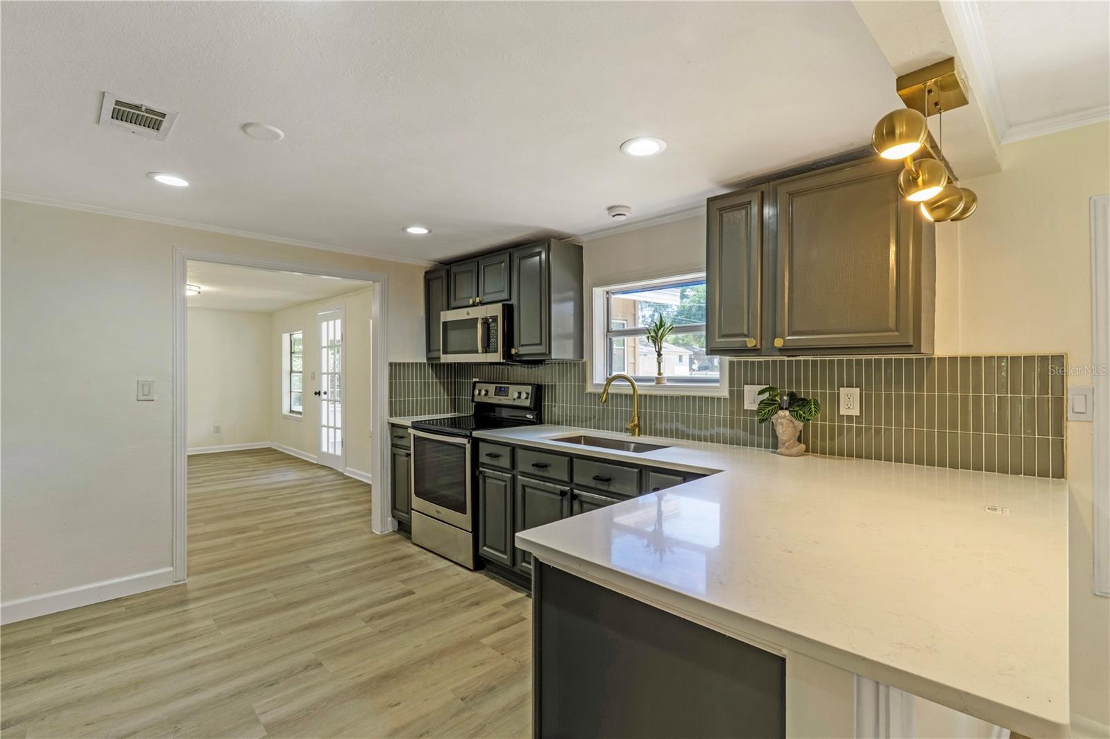 305 S ROSSITER ST — photo 16