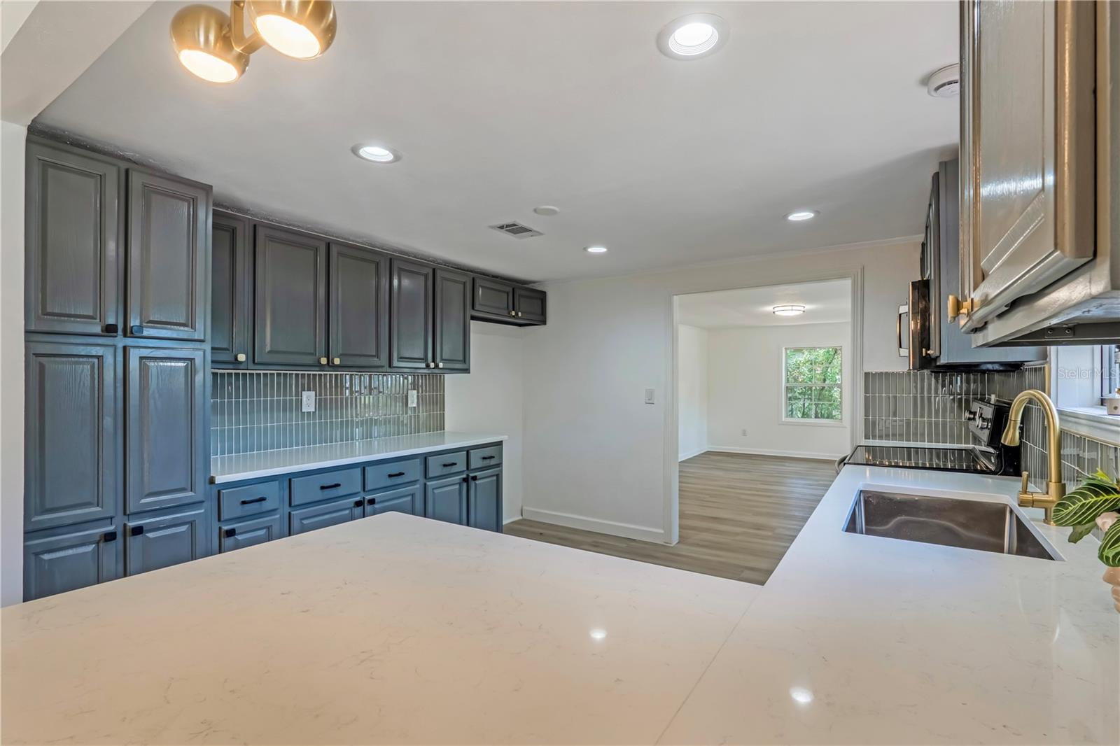 305 S ROSSITER ST — photo 17