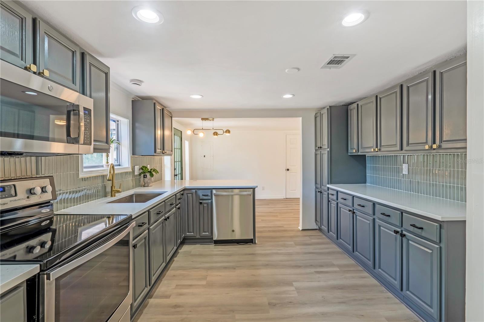 305 S ROSSITER ST — photo 18