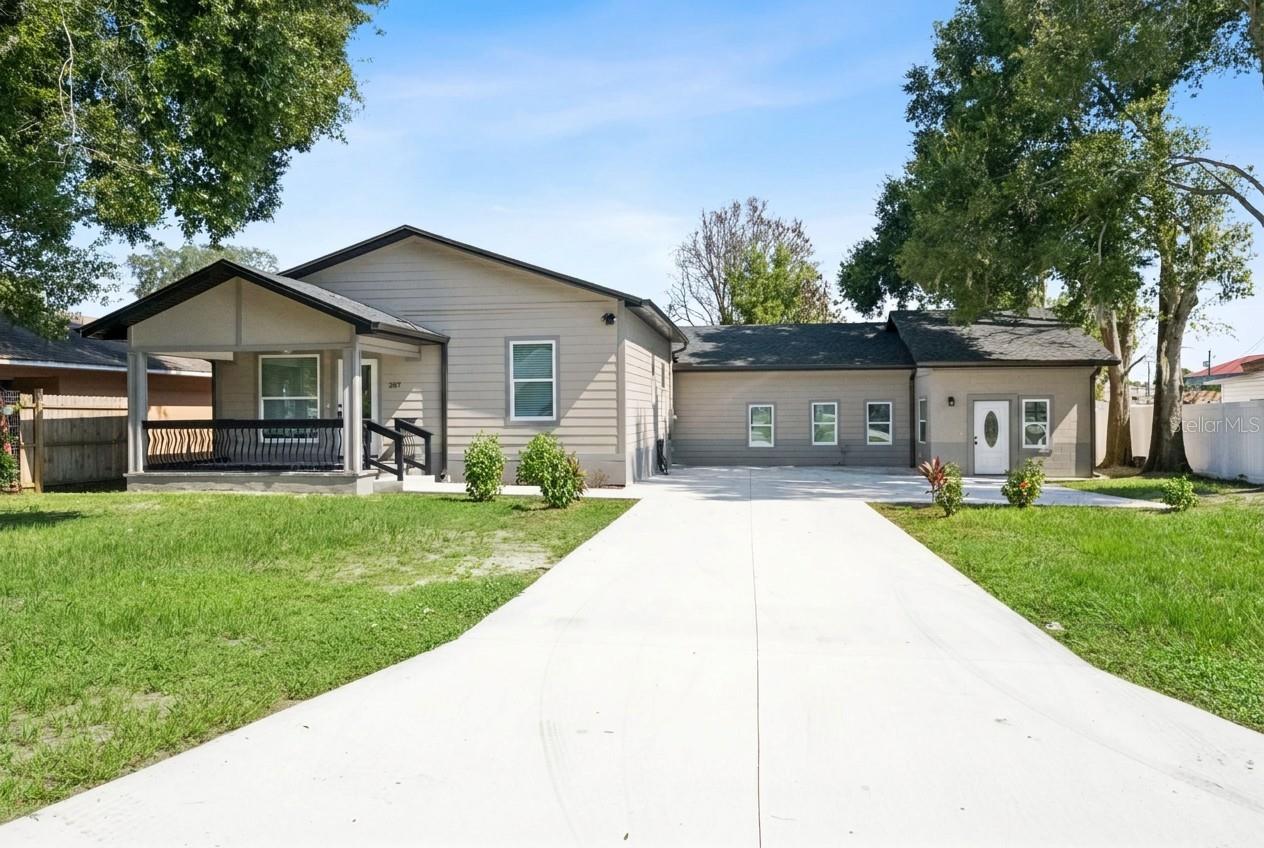 207 AVENUE E SE photo