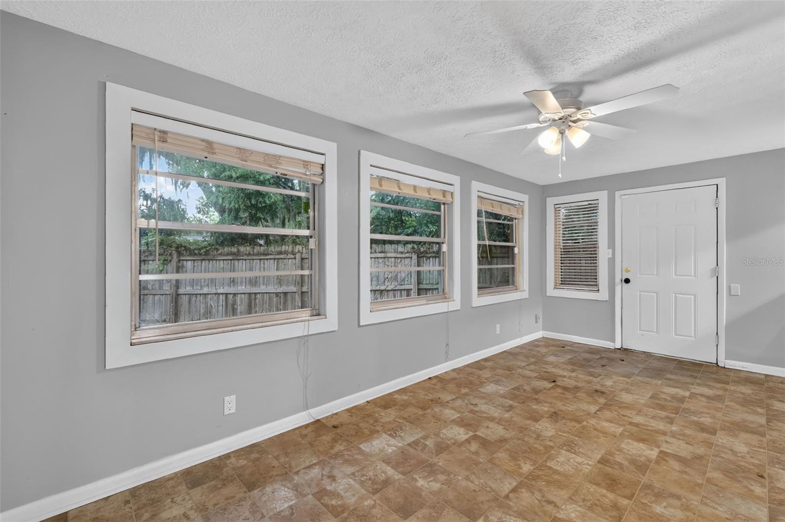 1305 ORANGE AVE — photo 8