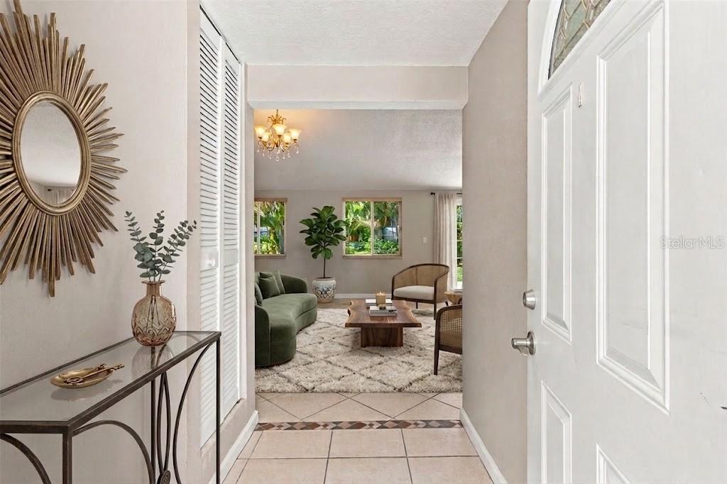 373 FOXCROFT DR E — photo 3