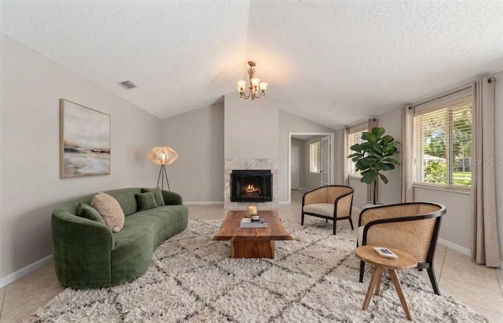 373 FOXCROFT DR E — photo 4