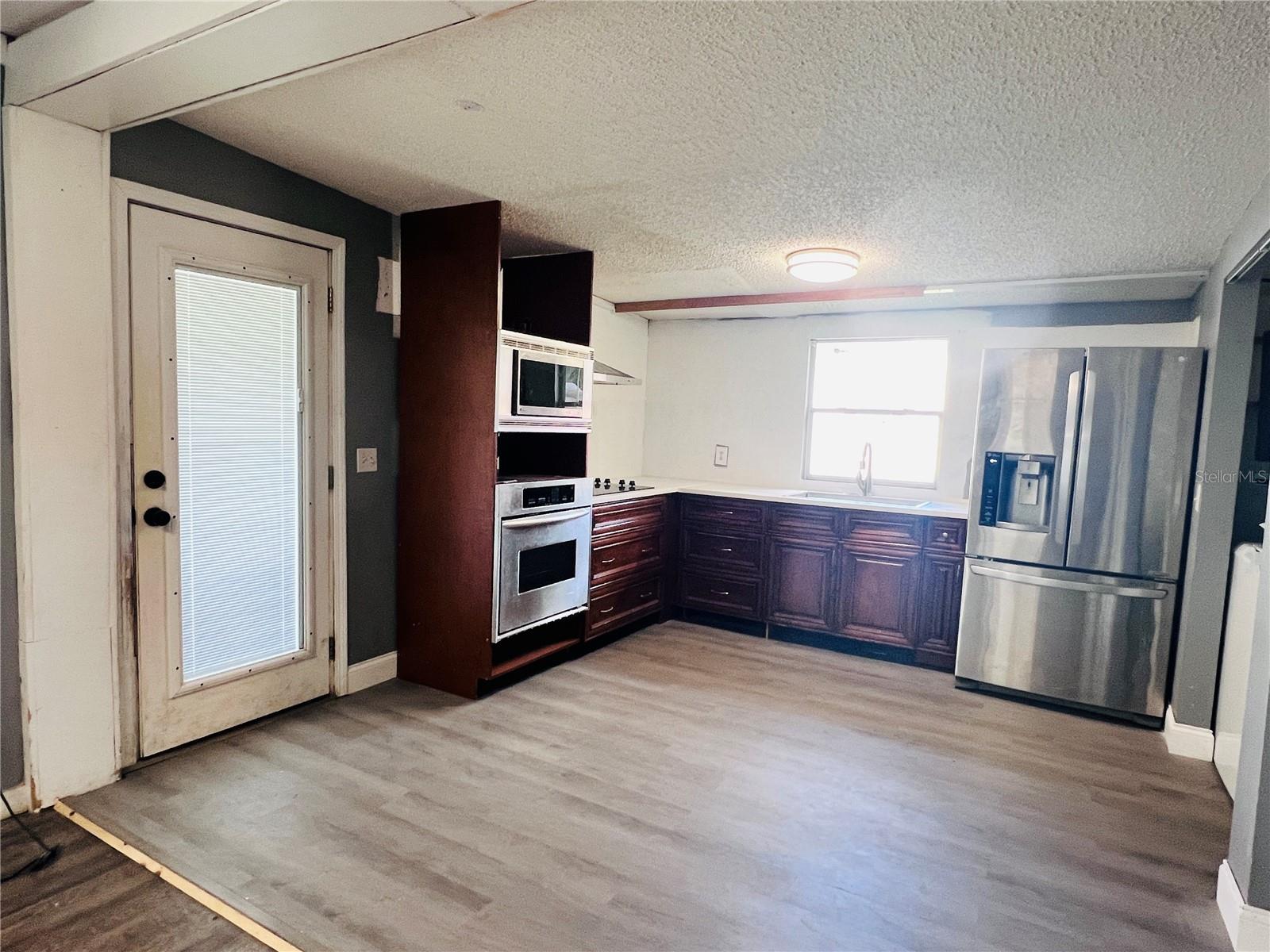 6814 PEARSON LN — photo 9