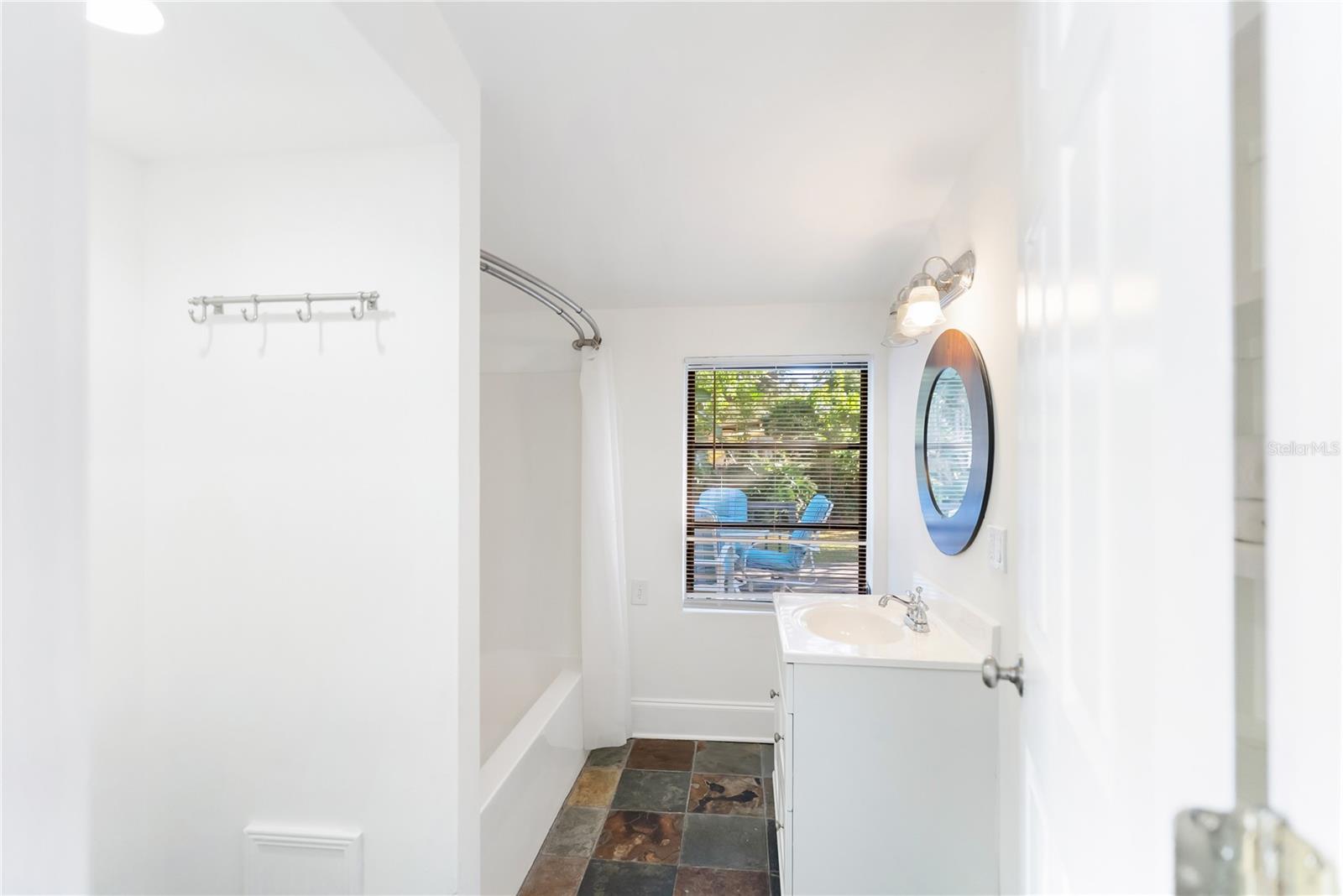 2530 LOMA LINDA ST — photo 24