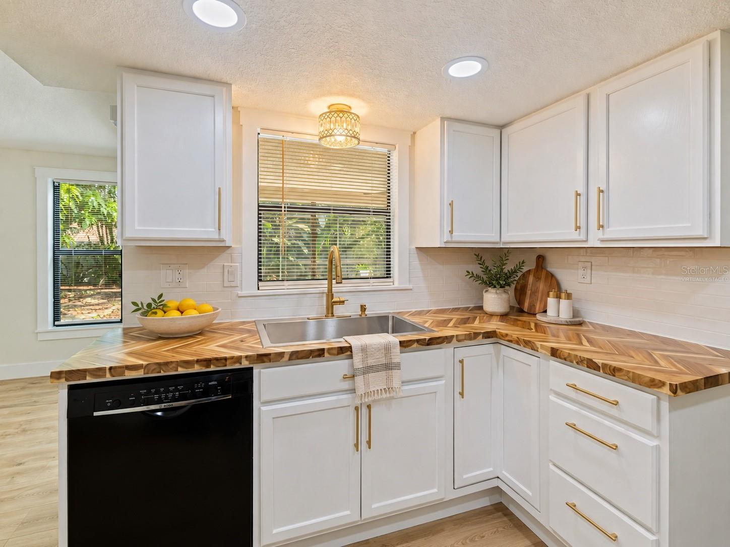 1671 CASTLEWOOD LN — photo 7