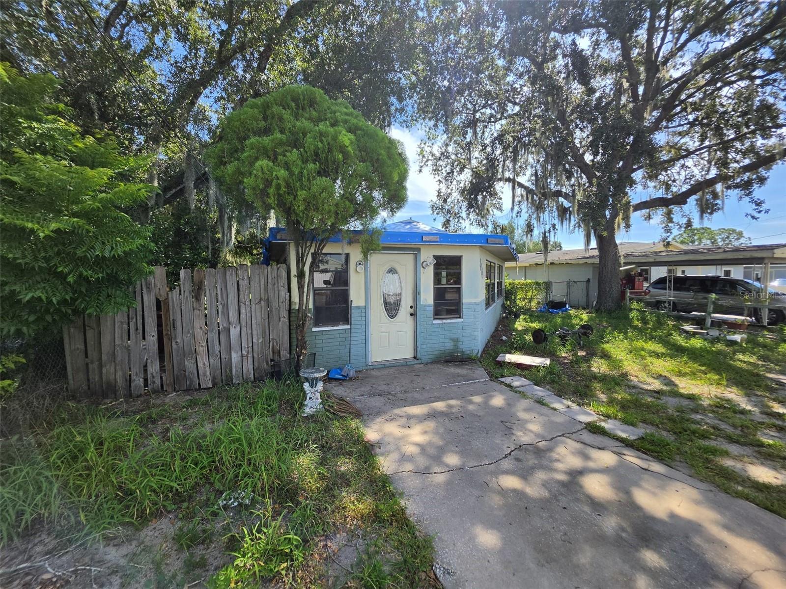 1028 SUNSHINE DR E — photo 2