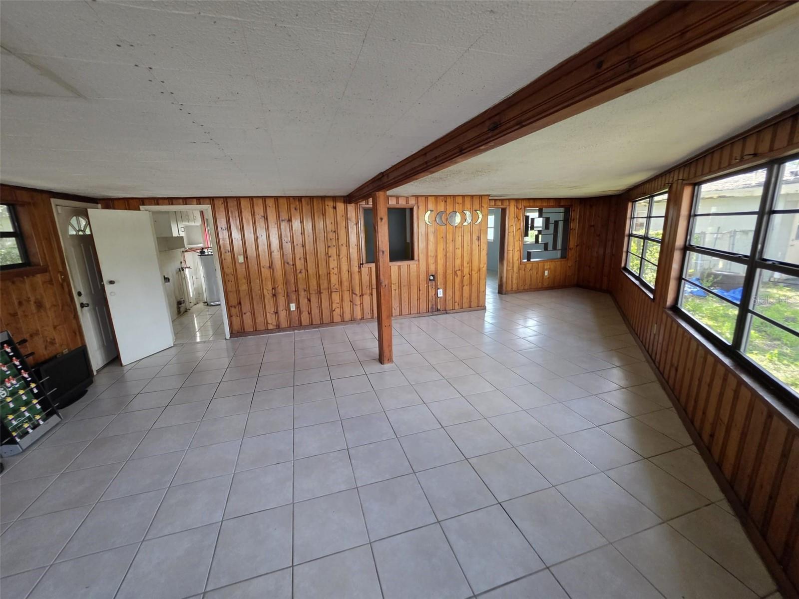 1028 SUNSHINE DR E — photo 4