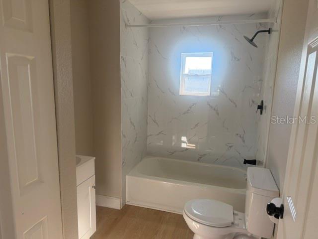 4605 N HUBERT AVE #11 — photo 8
