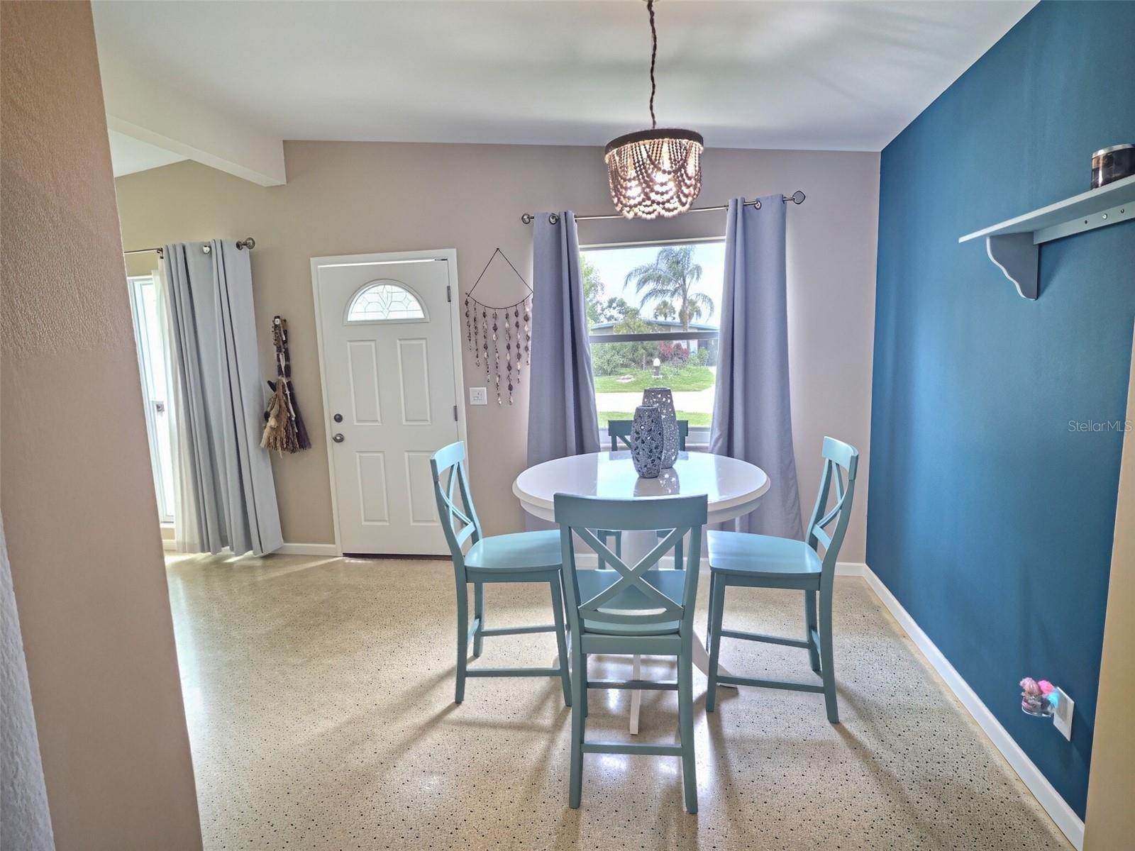 329 GLEN OAK RD — photo 4