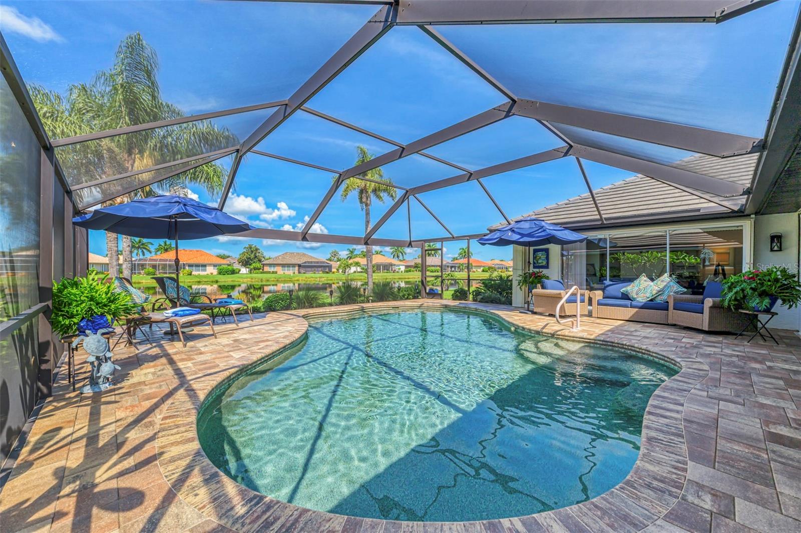 530 LAKE OF THE WOODS DR — photo 4