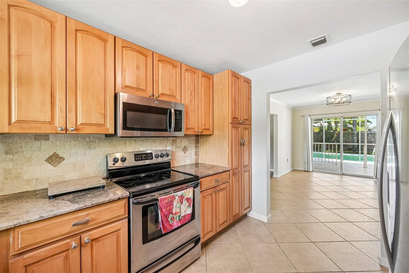 2400 S BRINK AVE — photo 8