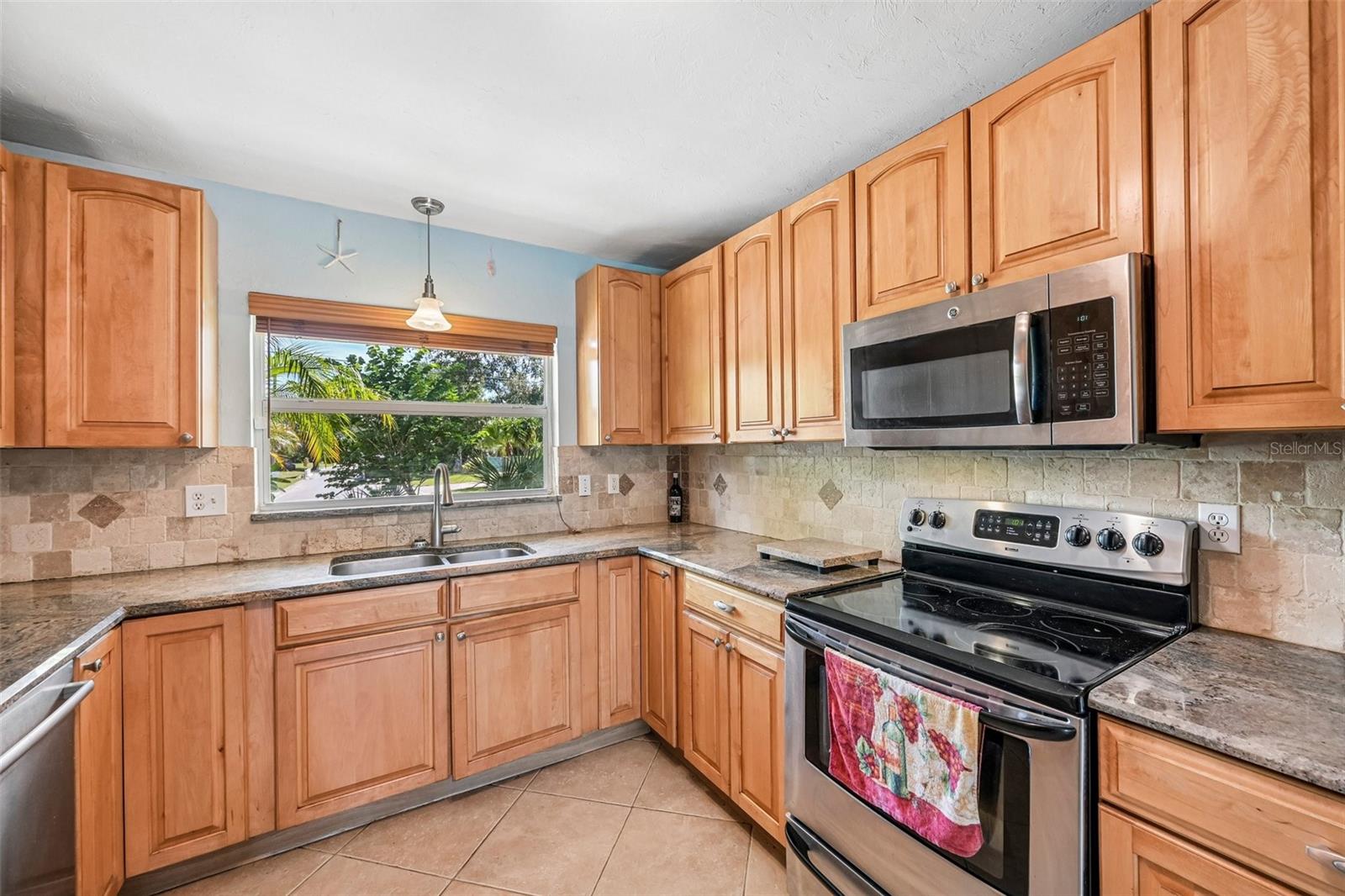 2400 S BRINK AVE — photo 9