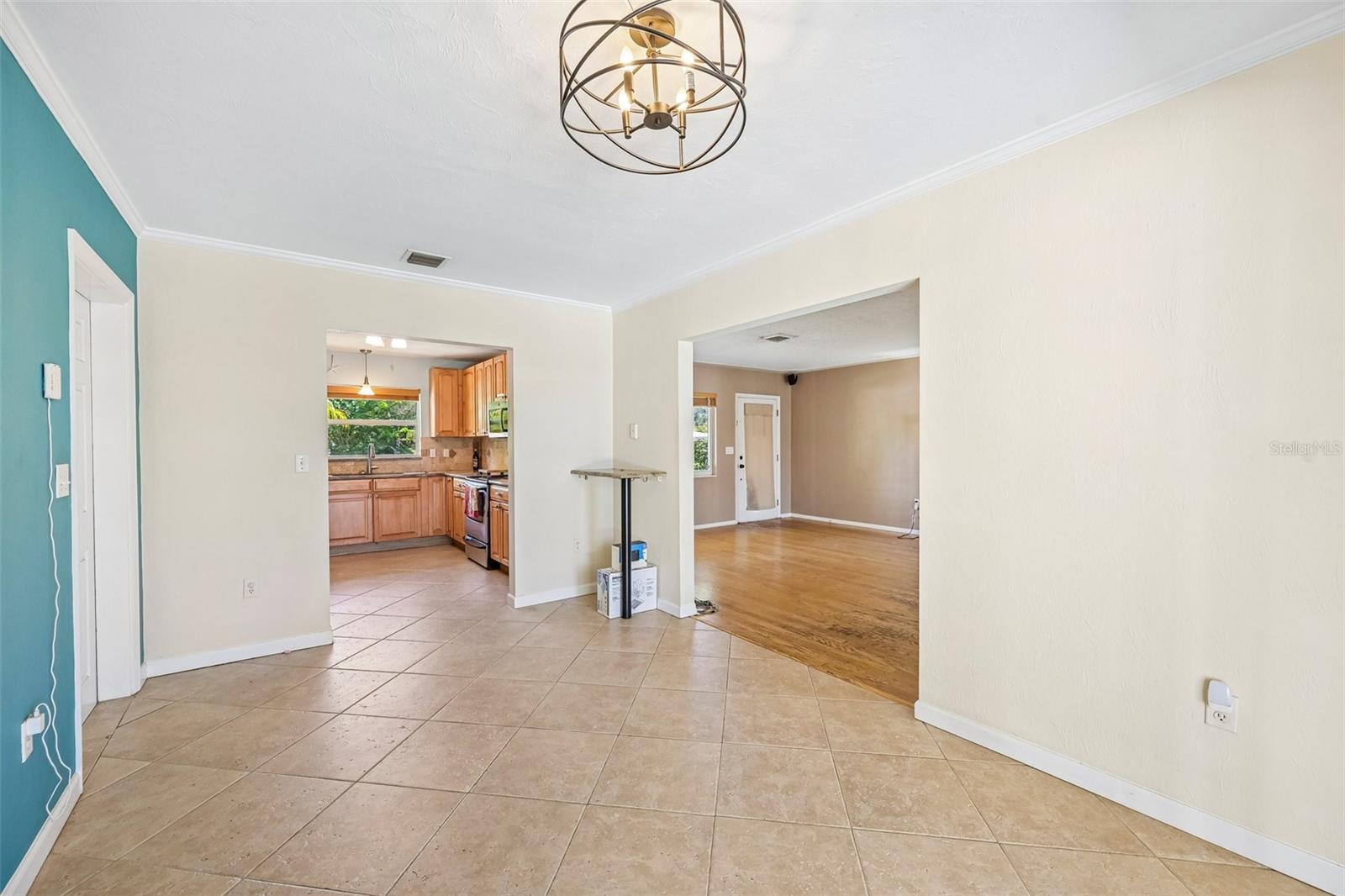 2400 S BRINK AVE — photo 11