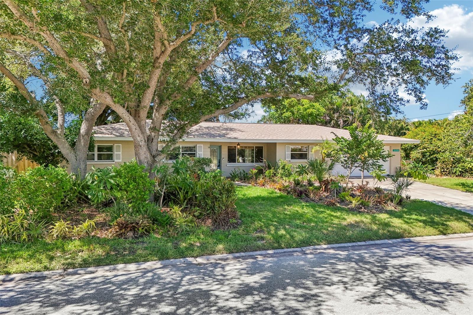 2400 S BRINK AVE — photo 33