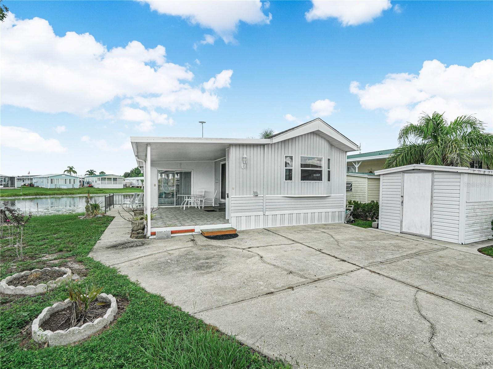 13 RED QUILL CIR photo