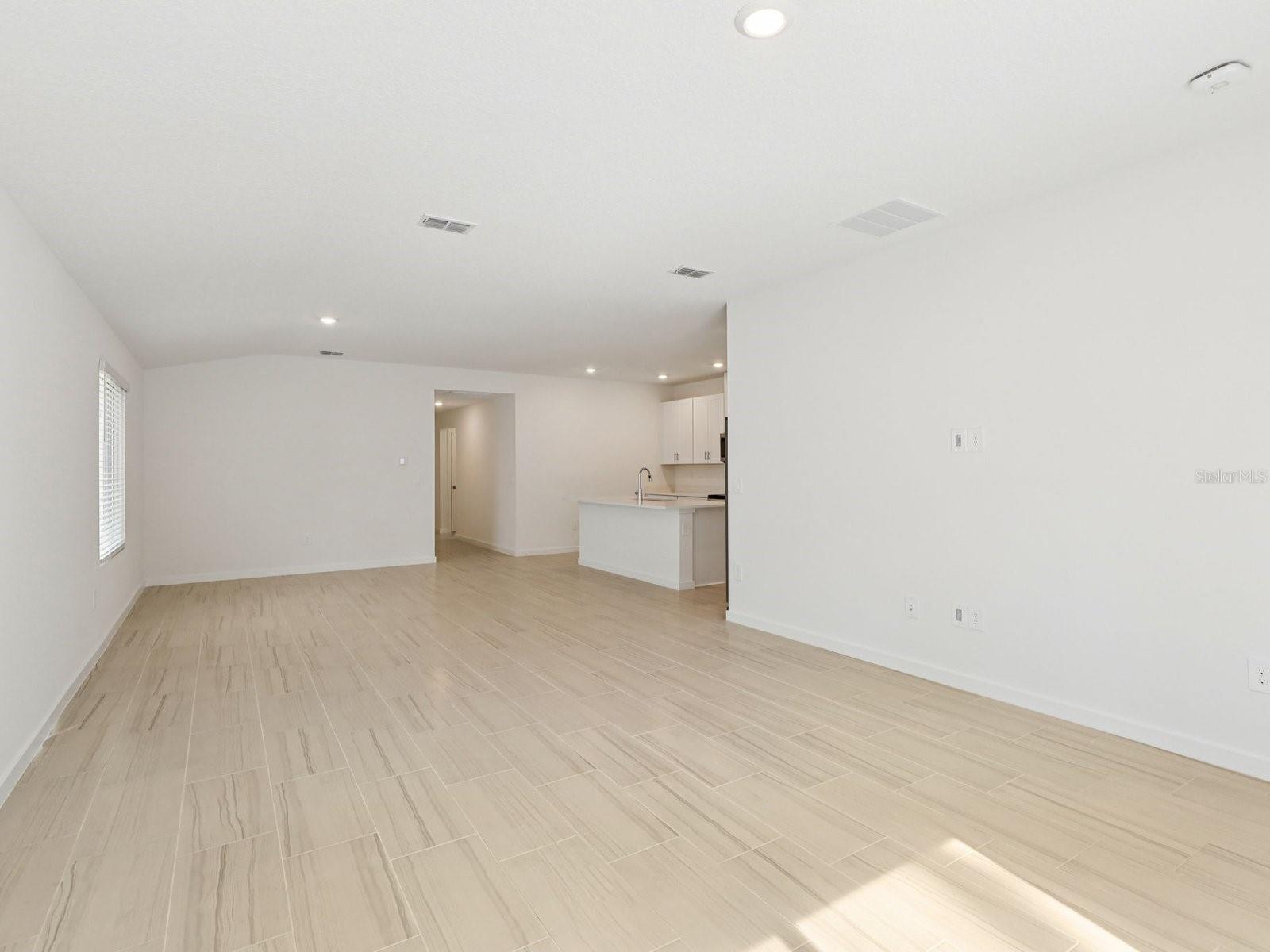 124 WANDERING CREEK WAY — photo 2
