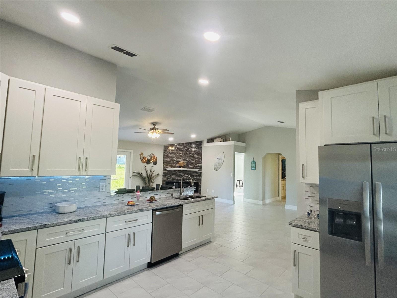 9709 SE SUNSET HARBOR RD — photo 8