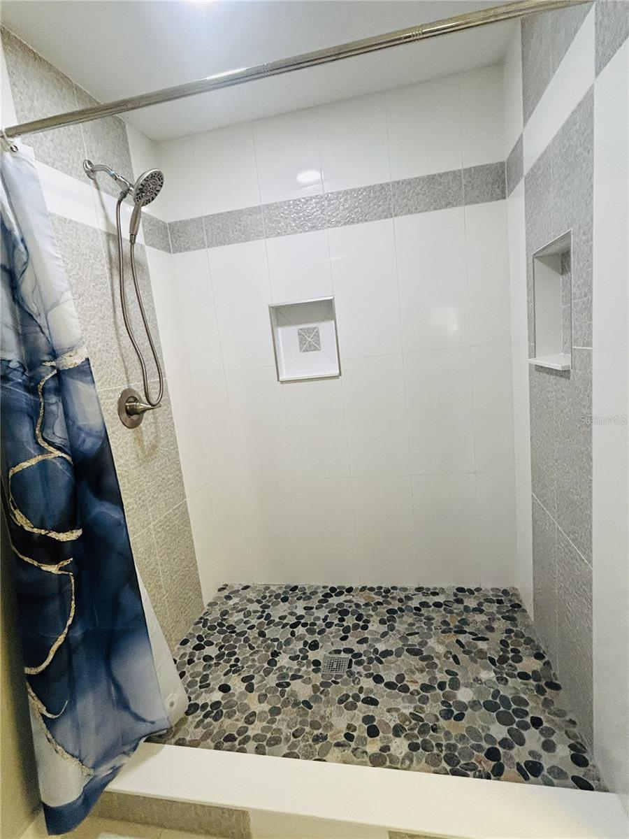 9709 SE SUNSET HARBOR RD — photo 16