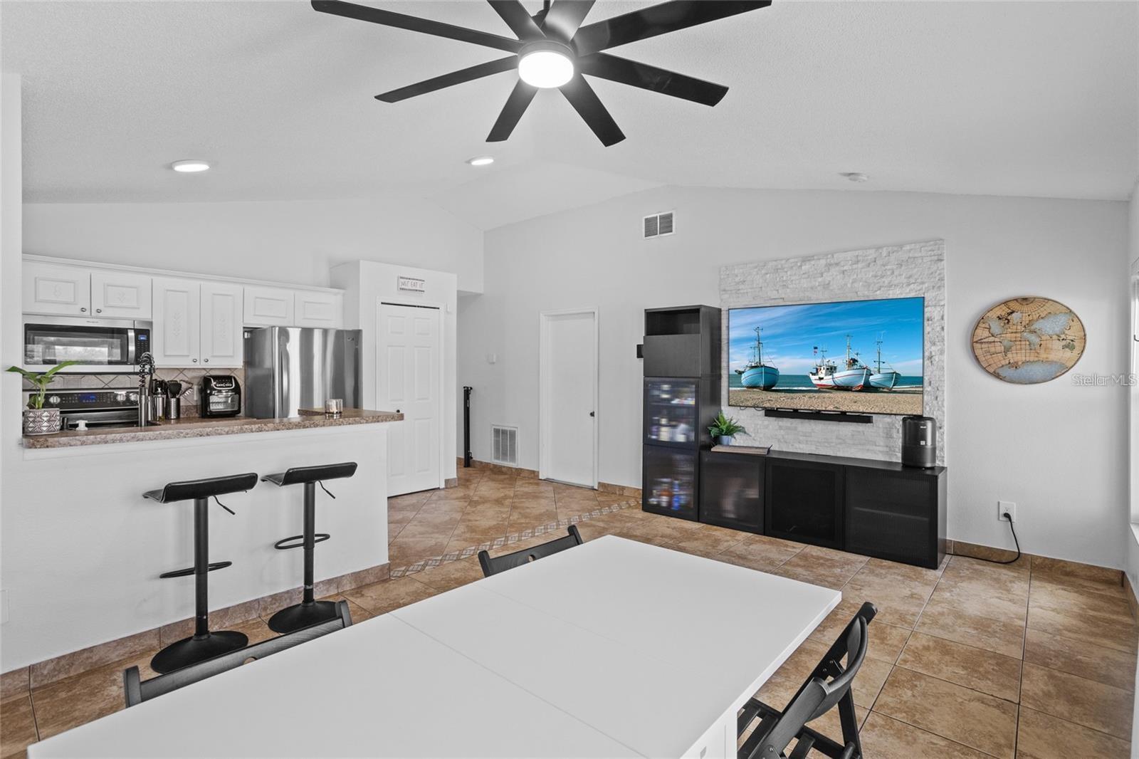 2239 SANTA LUCIA ST — photo 4
